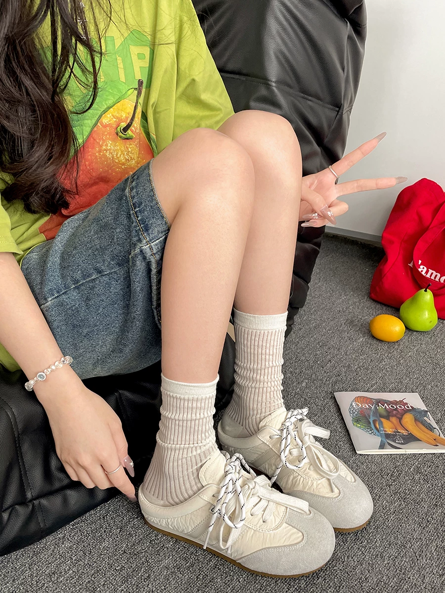 Dép nửa kín mũi kiểu Đức đế dày màu vàng cổ điển dành cho nữ, áo khoác ngoài mùa thu, dép thể thao đế mềm chống trơn trượt mới năm 2025