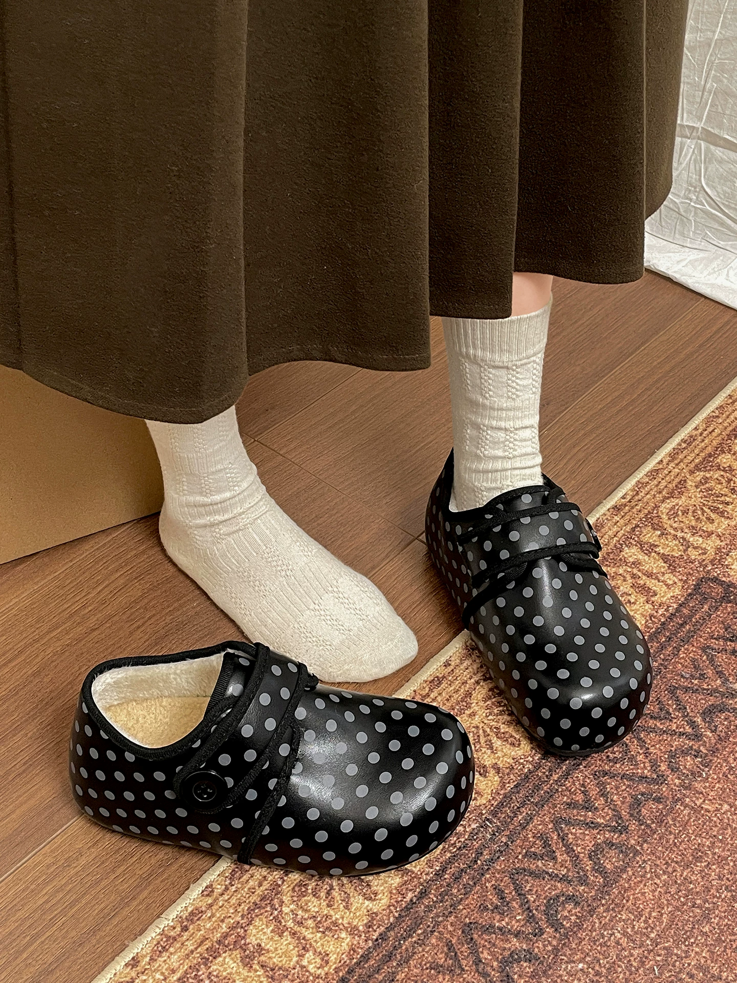 Giày Birkenstock đế dày nữ, lót lông giữ ấm và chống trơn trượt, mẫu mới mùa đông 2025, thích hợp đi ngoài trời.