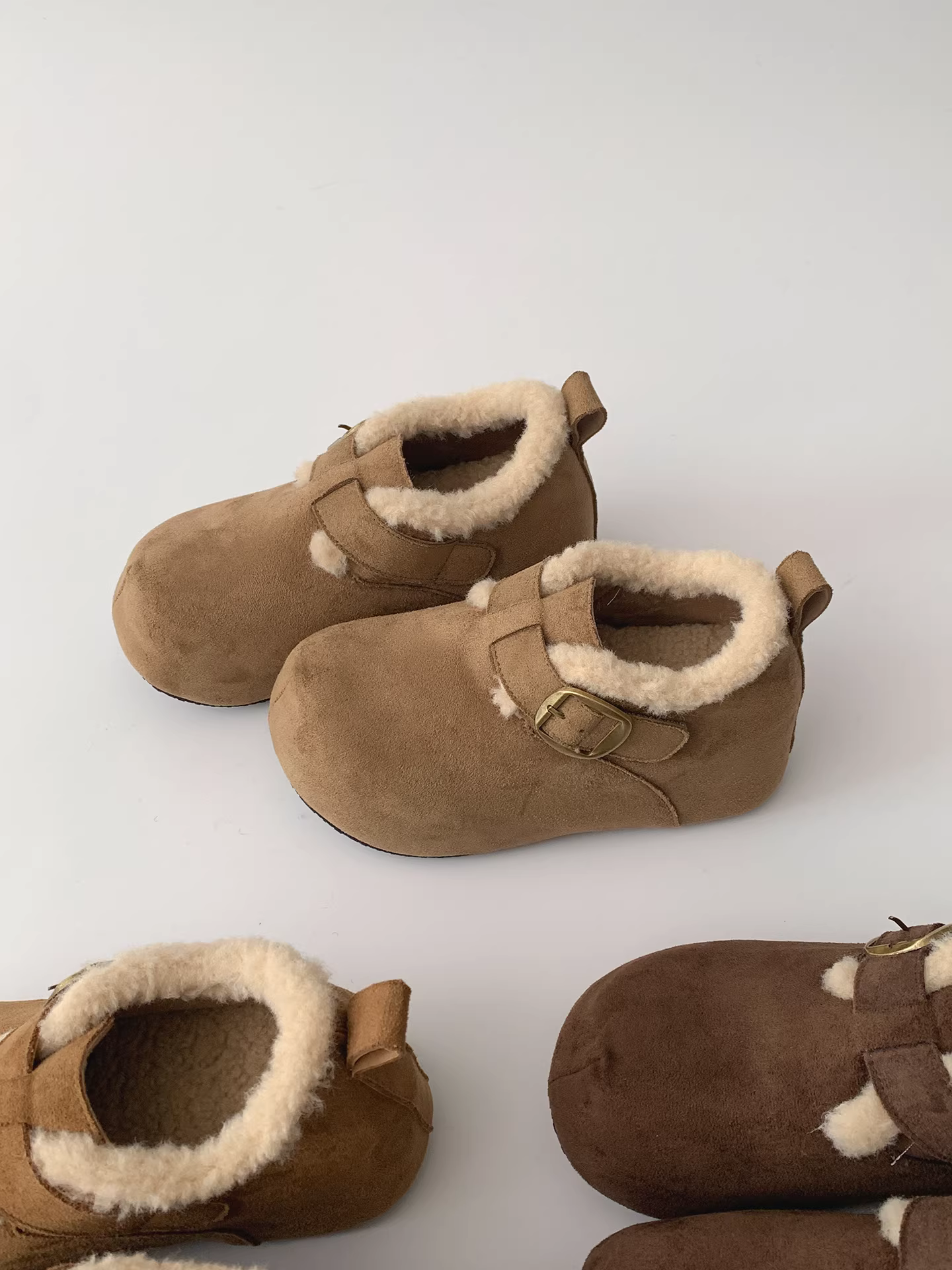 Giày bông mùa đông giữ ấm kiểu Birkenstock đế dày lót lông cừu phong cách retro Nam Trung Quốc dành cho nữ 2025.