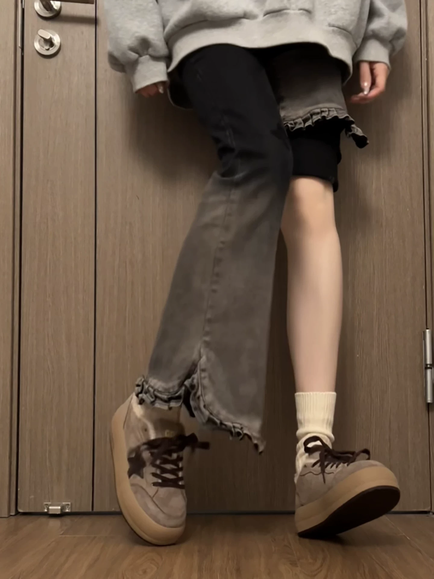 Giày bông tuyết đế dày chống trượt có lót lông cừu cổ điển dành cho nữ, áo khoác ngoài mùa đông, kiểu dáng mới 2025, giày Birkenstock tăng chiều cao và ấm áp