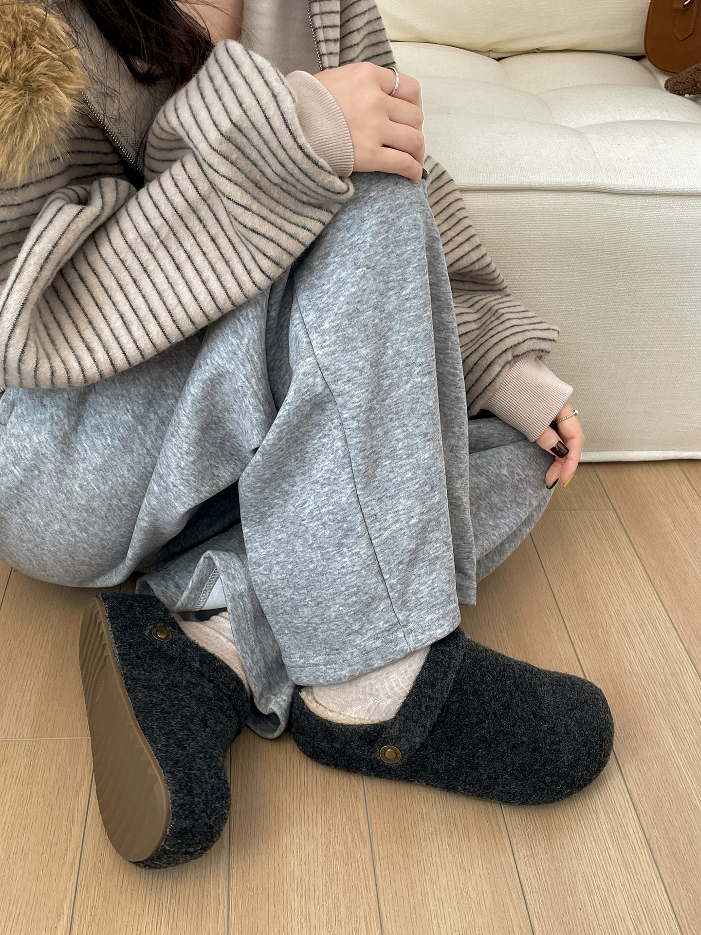 Giày Birkenstock đế dày chống trượt bằng nhung cổ điển dành cho nữ 2025 mới mùa thu đông mặc ngoài dép cotton đế mềm tăng chiều cao