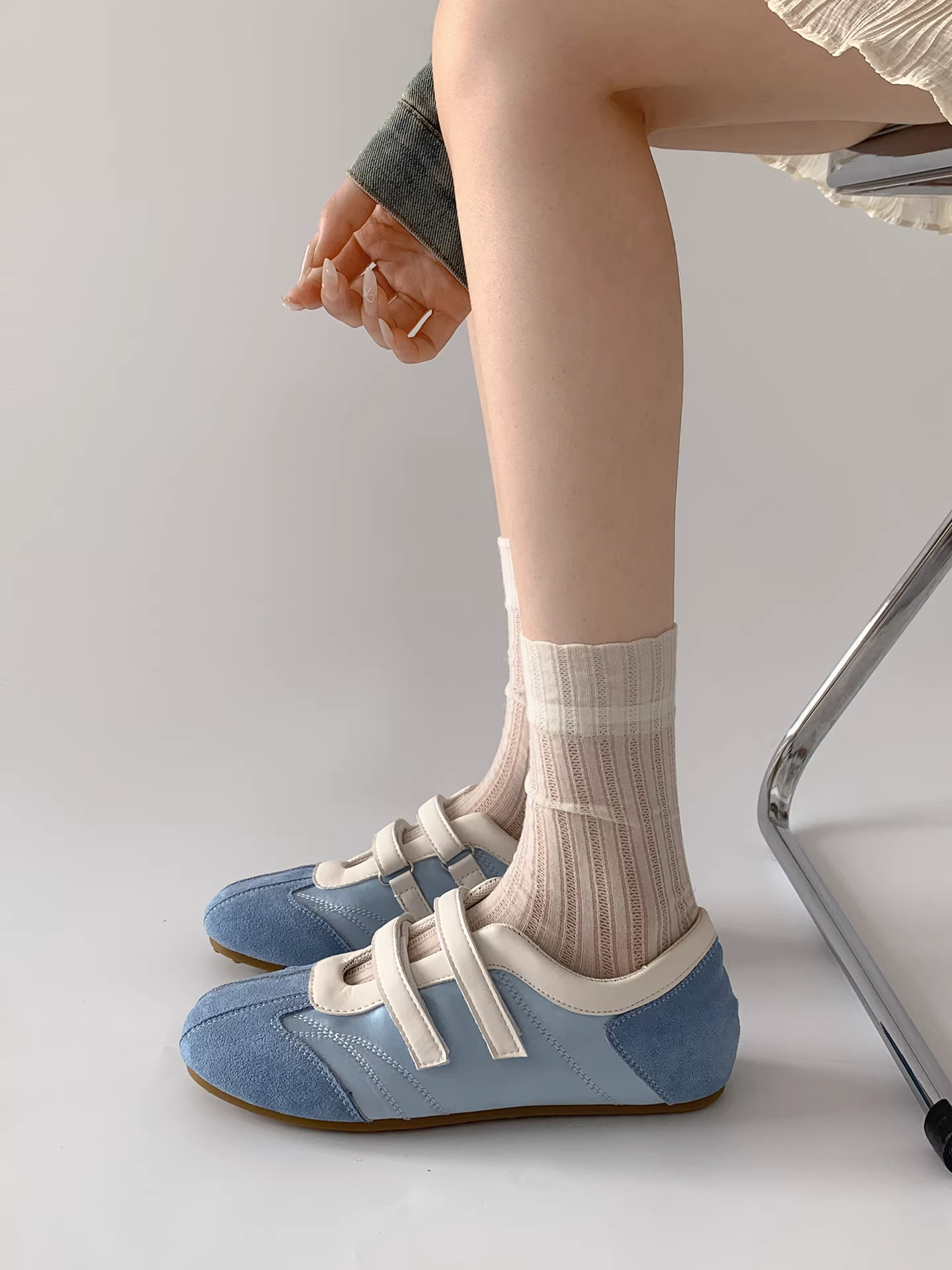 Giày bệt kiểu Mary Jane màu đỏ cổ điển phong cách múa ba lê Pháp dành cho nữ, kiểu mới mùa thu 2025, giày tập luyện thường ngày phối chân váy