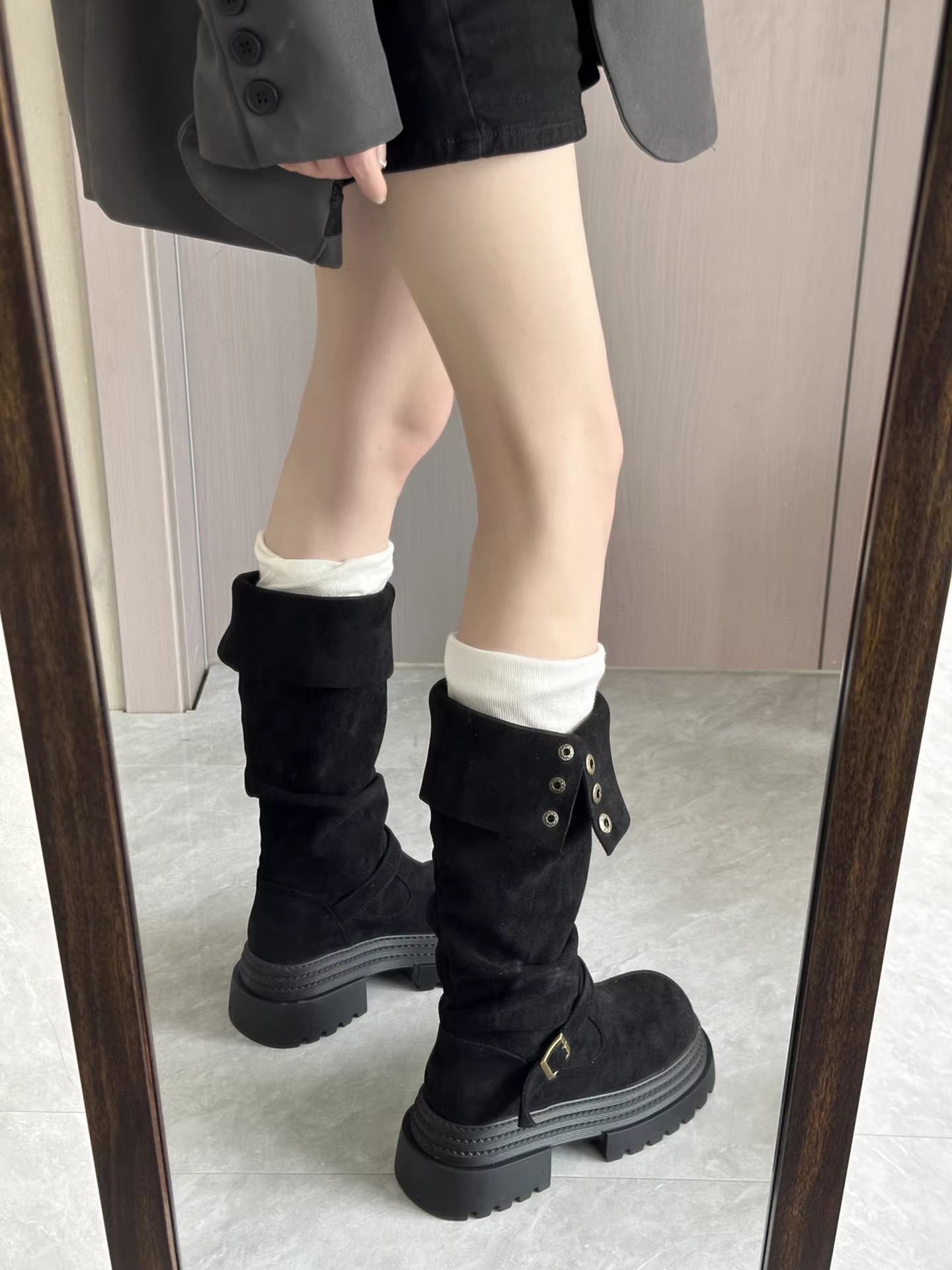 Giày bốt cao gót đế dày kiểu retro dành cho nữ, kiểu mới mùa thu 2025, phối cùng váy để trông thon gọn hơn, kiểu bốt đi xe.