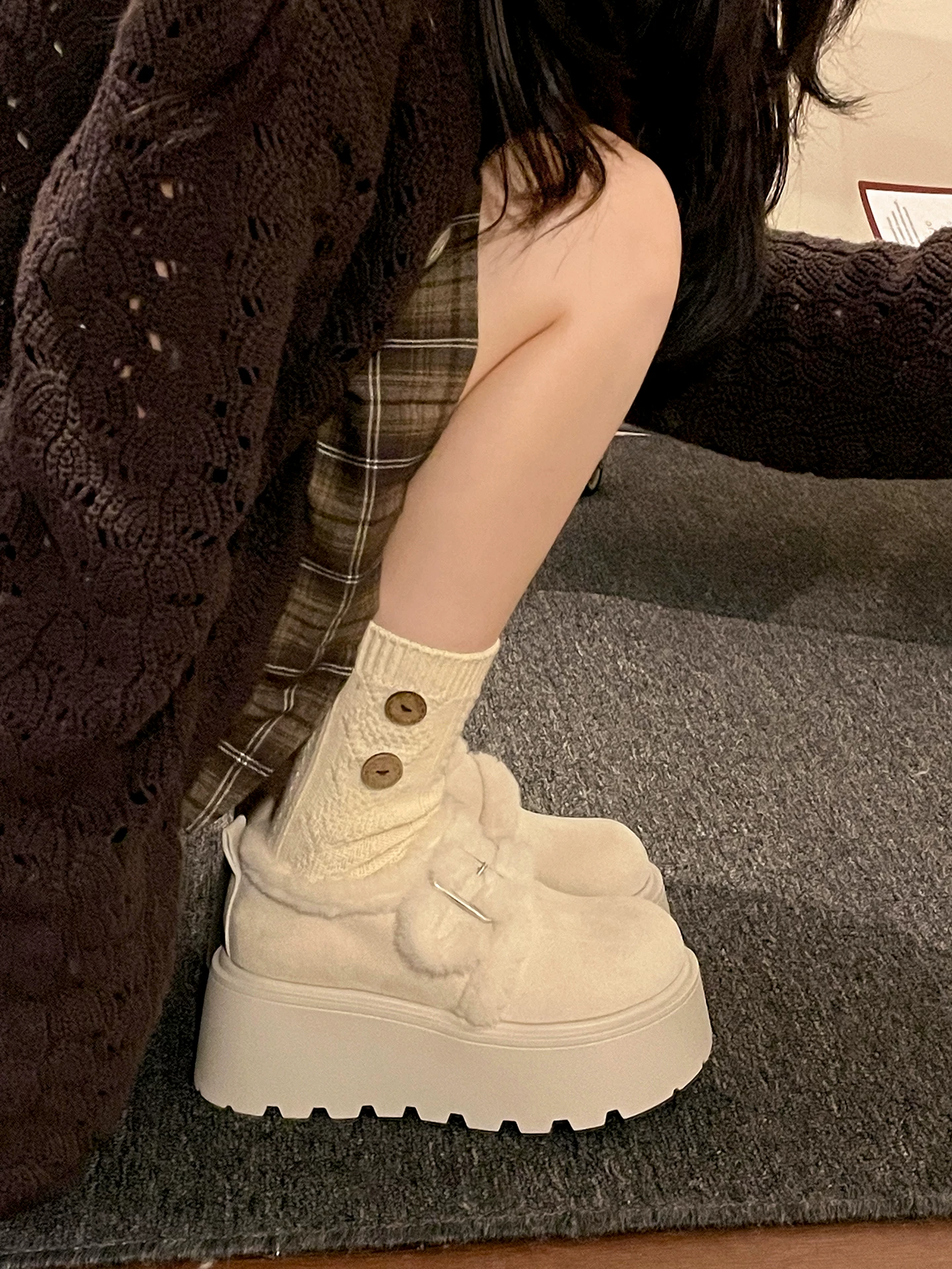 Giày Birkenstock đế dày giữ ấm lót lông cừu kiểu cổ điển dành cho nữ, giày bông lông dày giữ ấm tăng chiều cao mùa đông mới 2025.