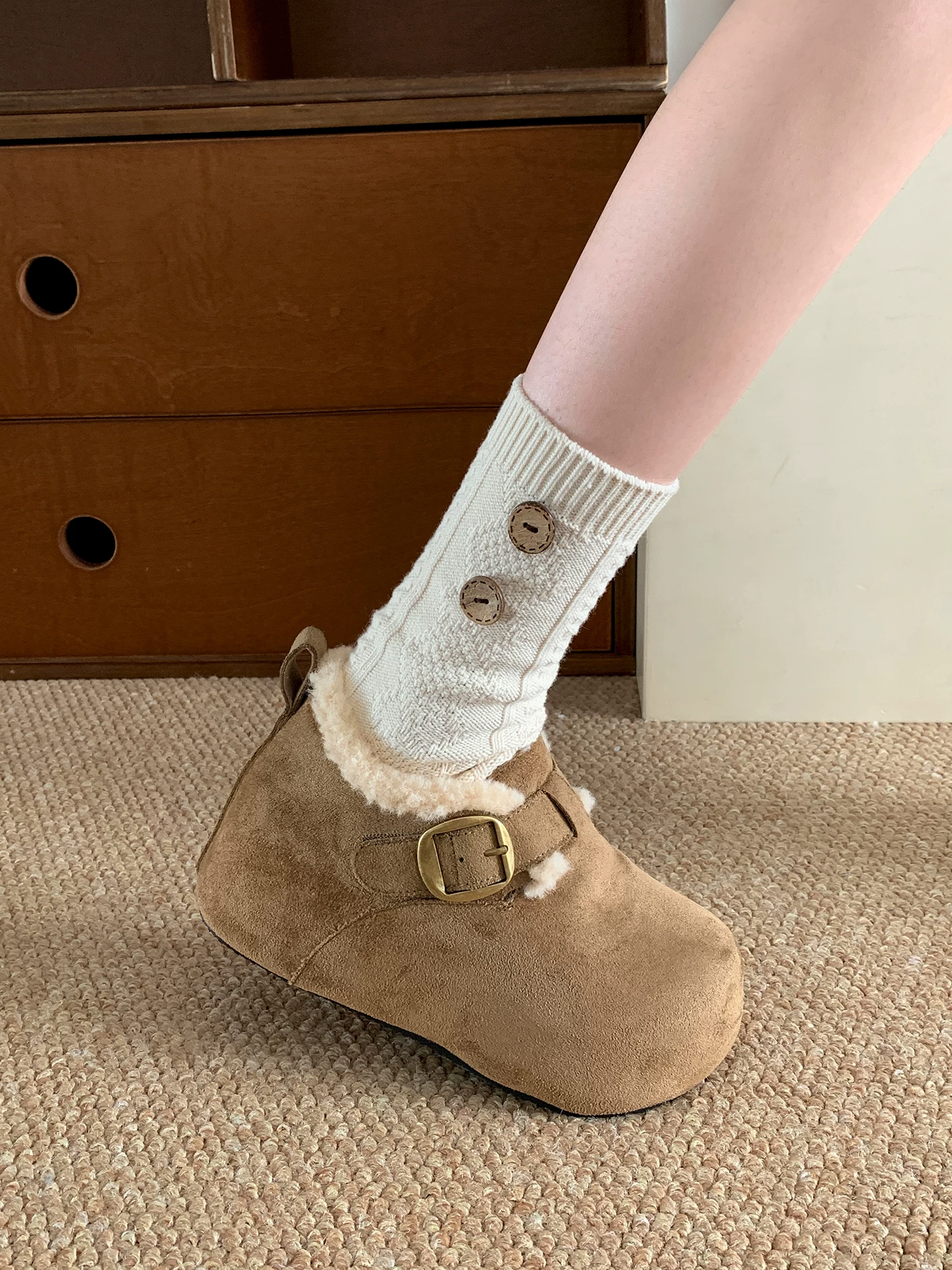 Giày bông mùa đông giữ ấm kiểu Birkenstock đế dày lót lông cừu phong cách retro Nam Trung Quốc dành cho nữ 2025.