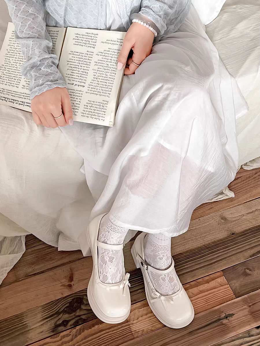 Giày cao gót da kiểu Pháp đen, kiểu Mary Jane, phối chân váy, mùa thu 2025, phong cách cổ điển dành cho nữ