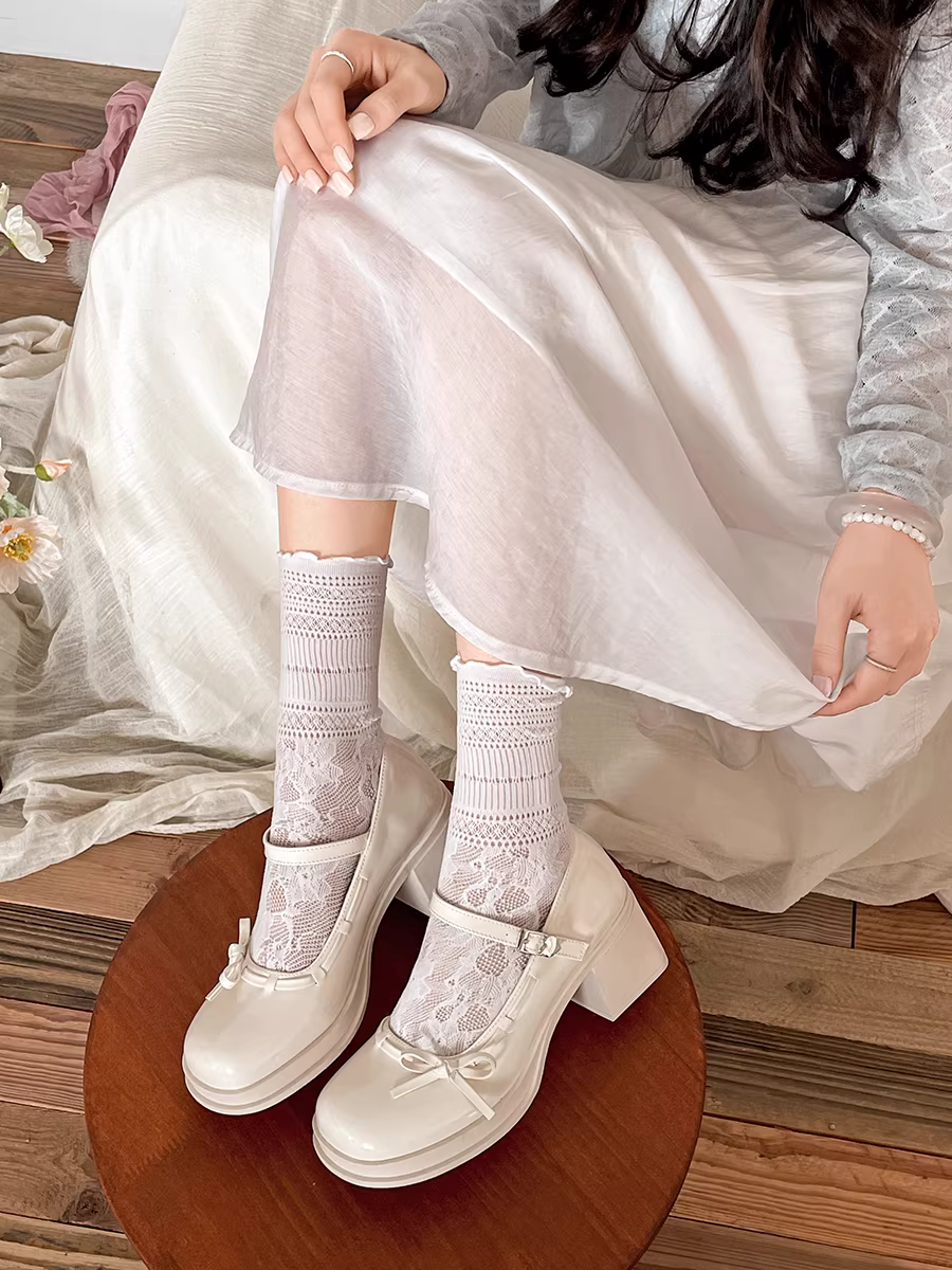 Giày cao gót da kiểu Pháp đen, kiểu Mary Jane, phối chân váy, mùa thu 2025, phong cách cổ điển dành cho nữ