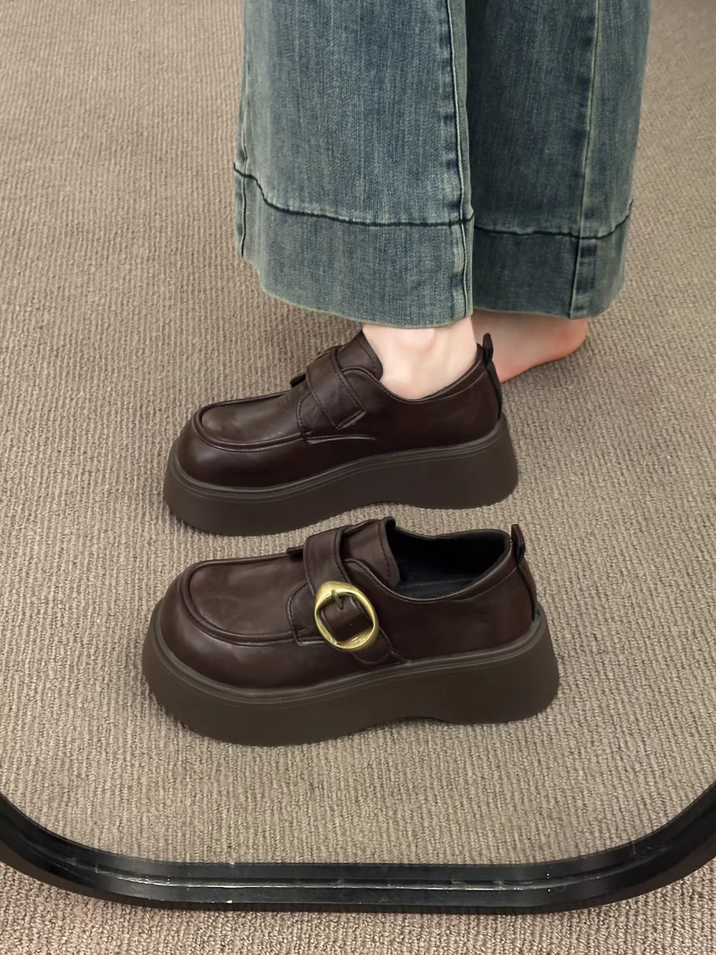 Giày da đế dày kiểu Anh cổ điển màu nâu dành cho nữ, kiểu thu đông mới 2025, giày lười đế mềm tăng chiều cao dành cho phụ nữ nhỏ nhắn.