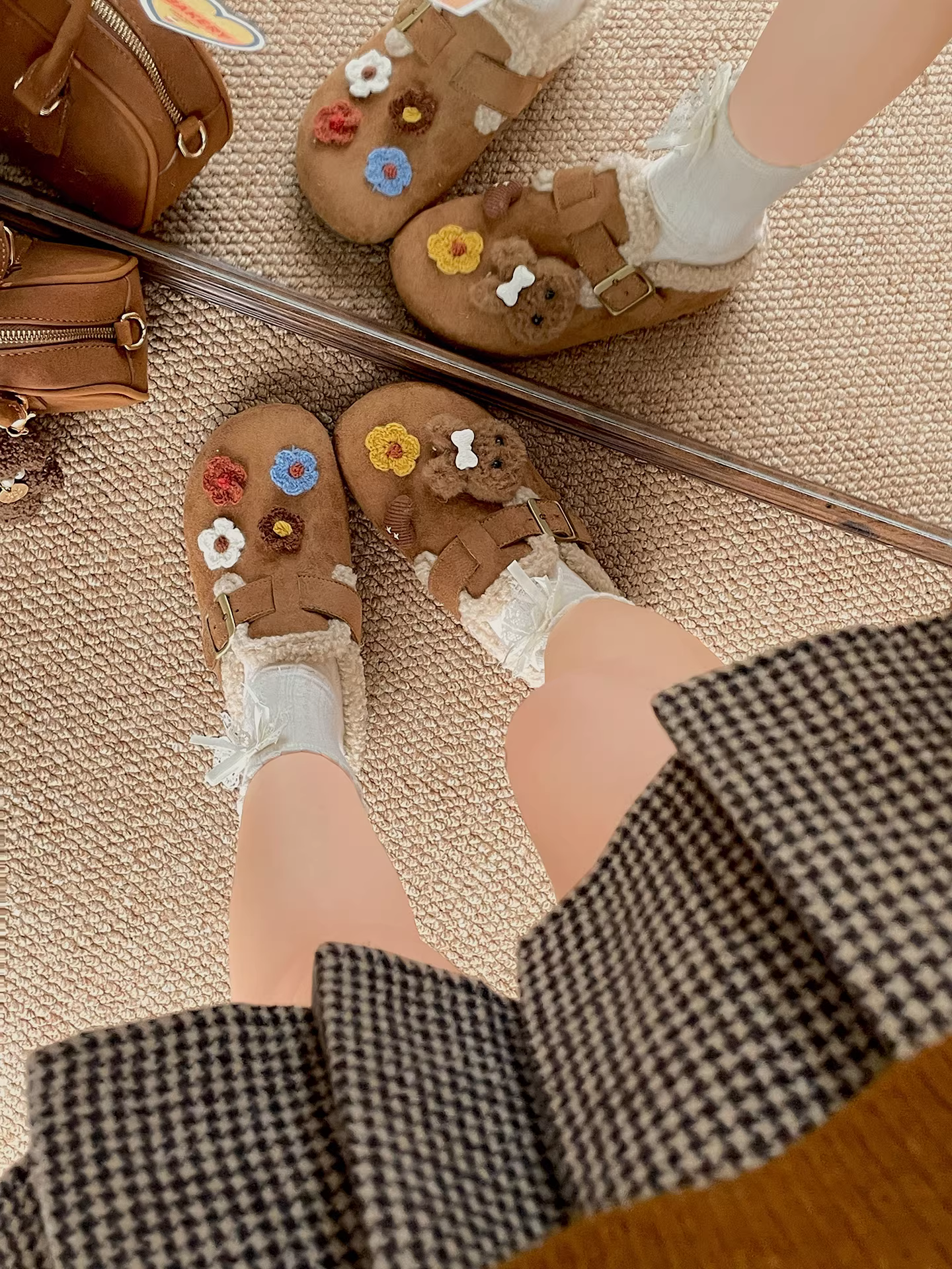 Giày Birkenstock đế dày chống trơn kiểu retro màu đen dành cho nữ, thích hợp đi ngoài trời, mẫu mới 2025, tăng chiều cao mùa đông, ấm áp, dép bông lót lông cừu.