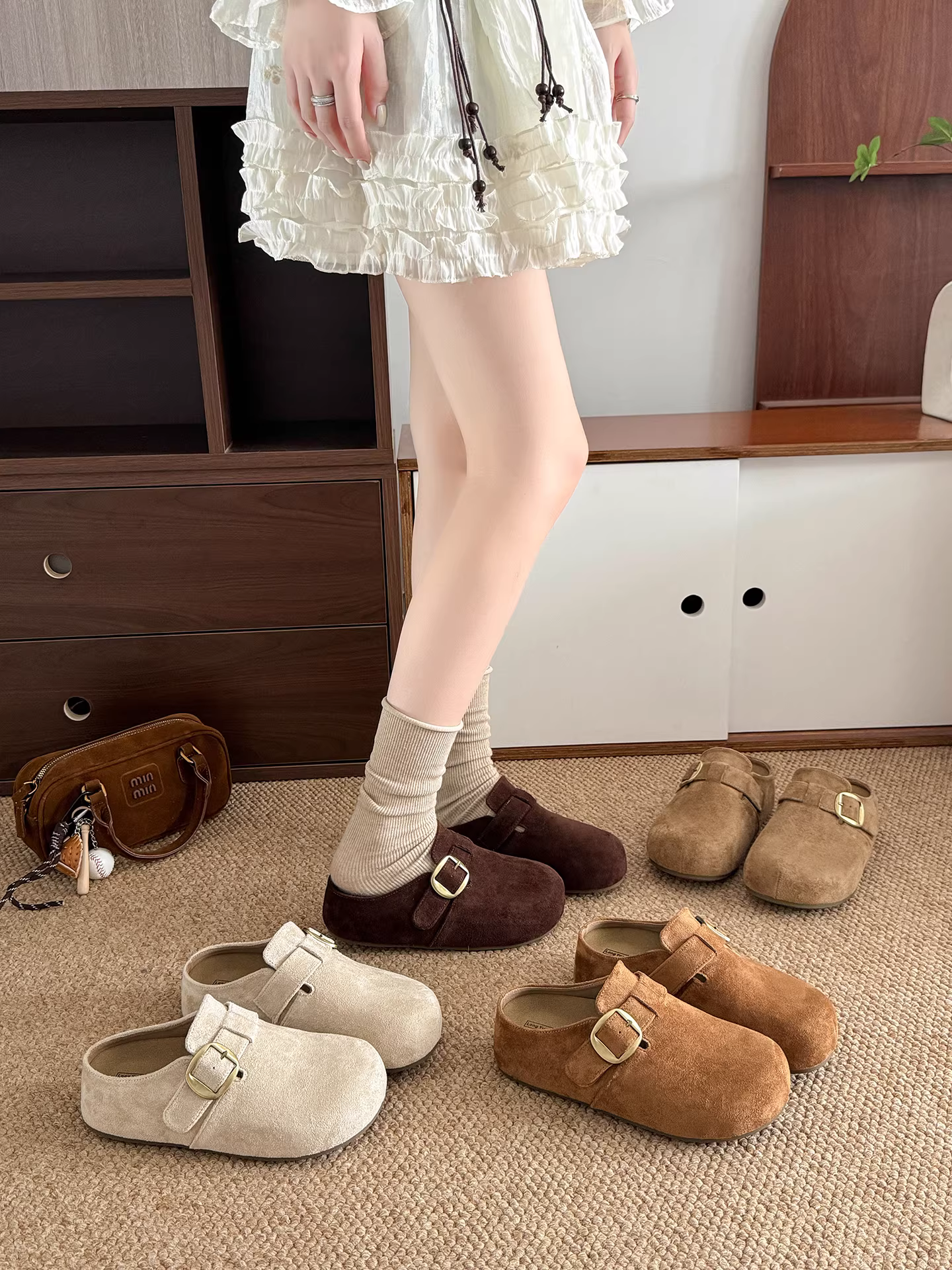 Giày Birkenstock đế dày nhung màu nâu cổ điển dành cho nữ, mẫu mới thu đông 2025, kiểu dáng tăng chiều cao, chất liệu cotton, kiểu dáng nửa dép.