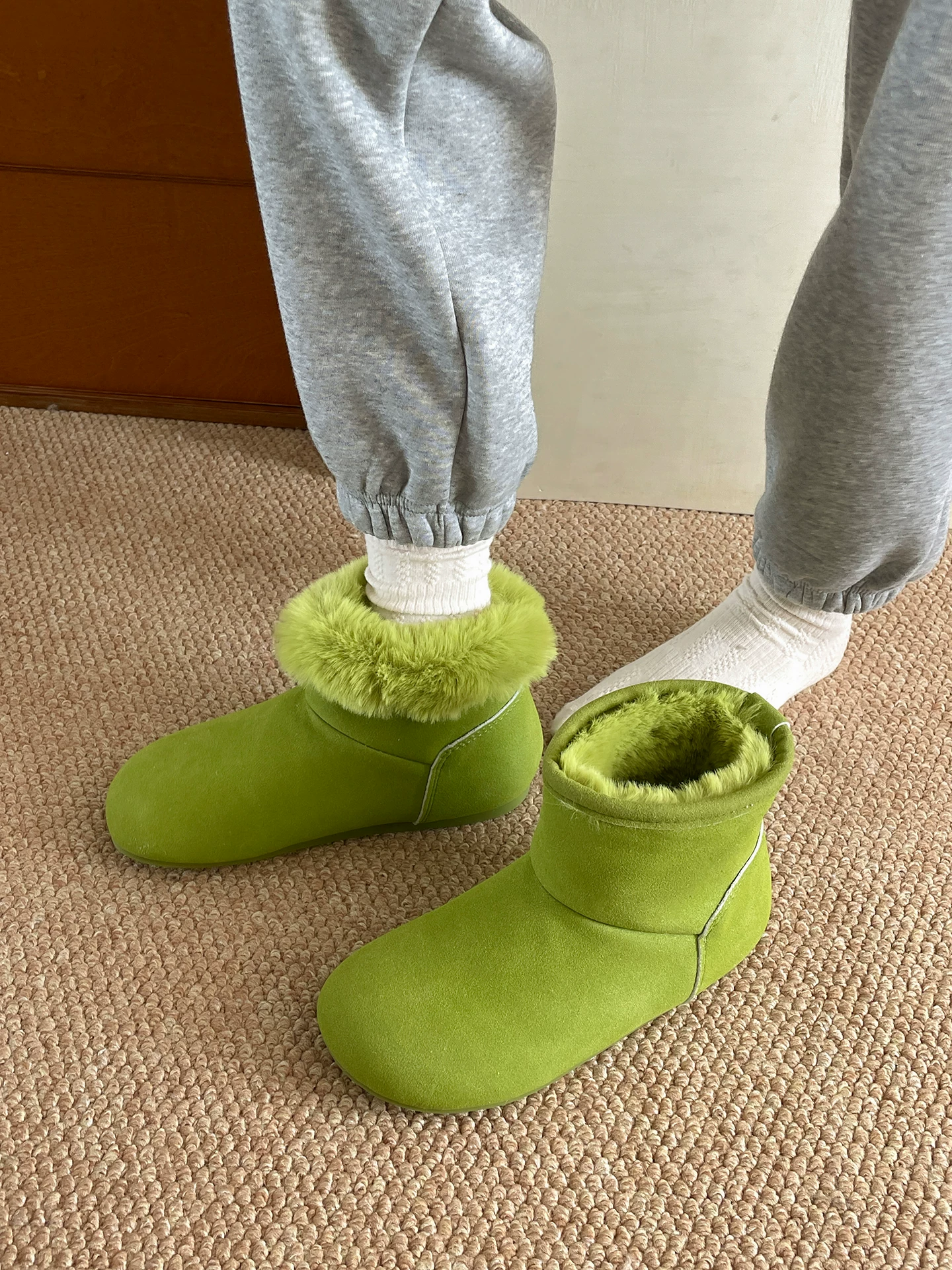 Giày bốt đi tuyết đế bằng chống trượt có lót lông cừu phong cách cổ điển đa năng dành cho nữ 2025 giày cotton đế mềm tăng chiều cao mới mùa thu đông