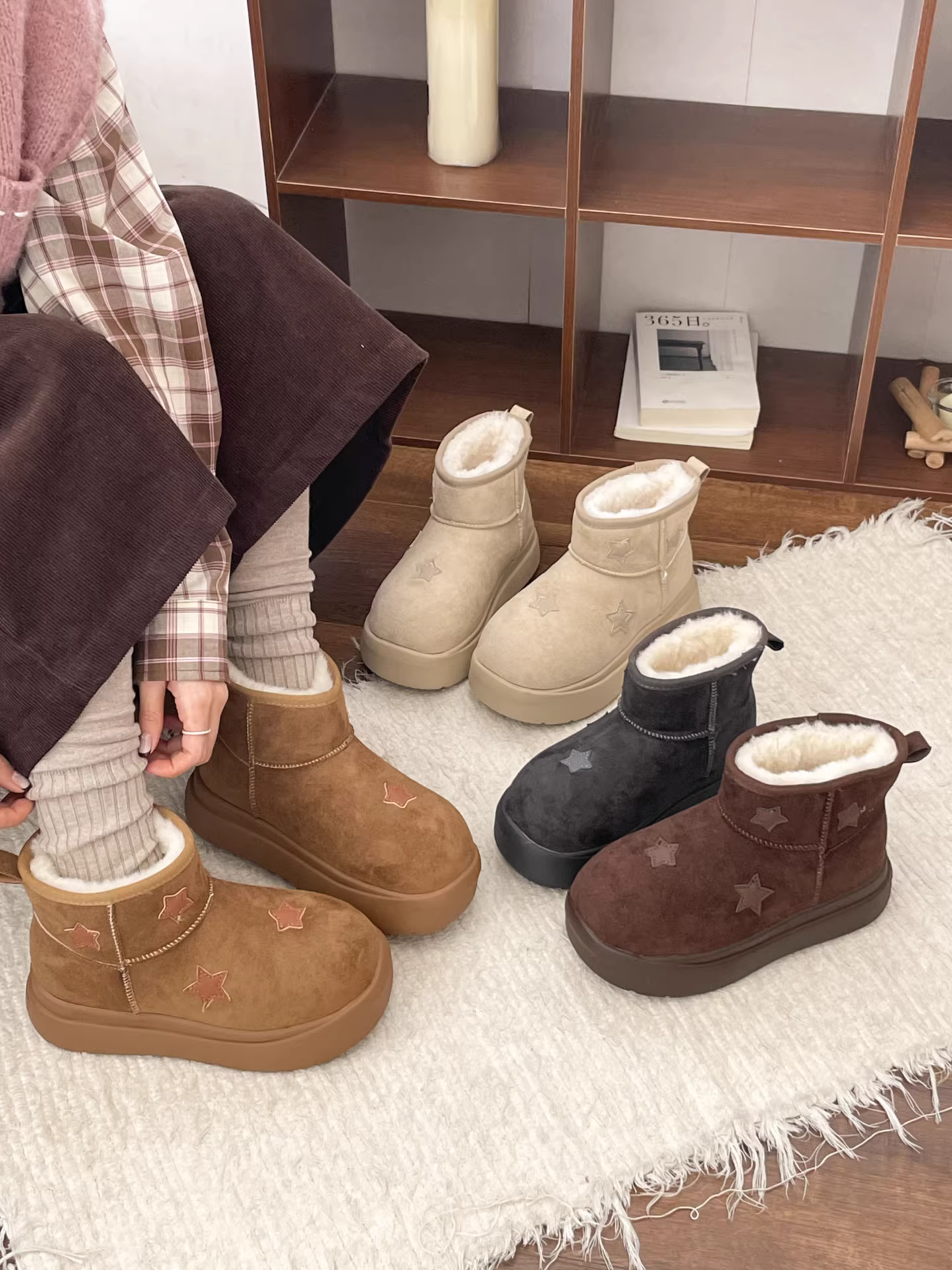 Giày bốt đi tuyết đế dày chống trượt kiểu cổ điển lót lông cừu dành cho nữ, giày cotton đế mềm ấm áp tăng chiều cao mùa đông mới năm 2025.