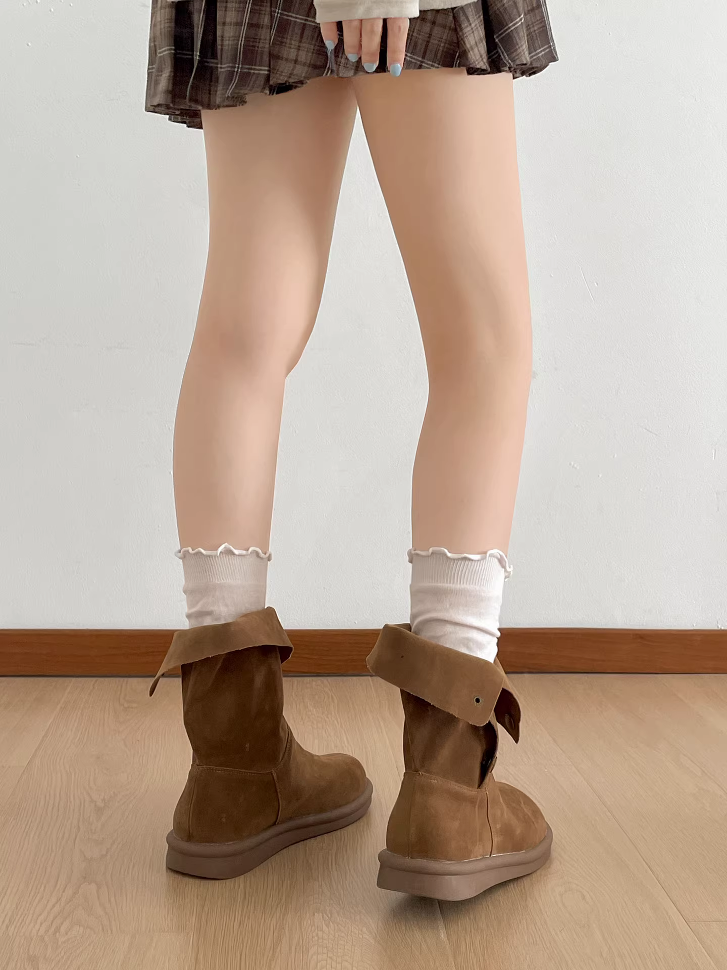 Giày bốt đế dày màu kaki retro Nanzai Nanguan dành cho nữ, kiểu dáng thu đông mới 2025, phối cùng váy để trông thon gọn hơn, bốt ngắn Melard.