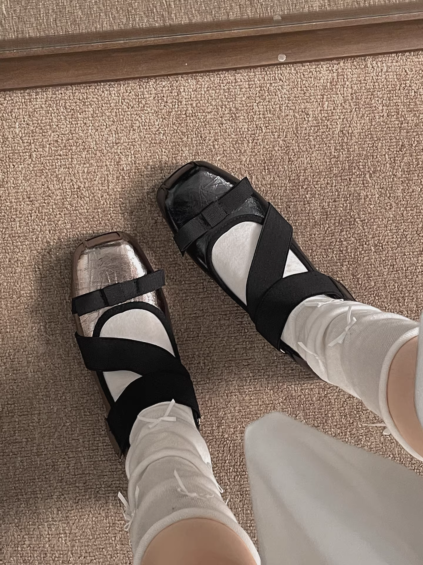 Giày nữ đế dày mũi vuông kiểu retro, mùa thu 2025, phối chân váy, giày Mary Jane đế mềm.