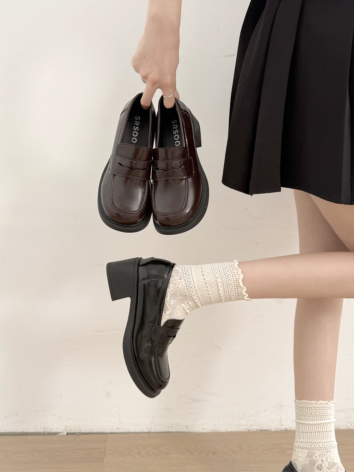 Giày da nữ kiểu Anh, đế xuồng nhỏ, tăng chiều cao, màu nâu, kiểu dáng cổ điển mùa thu năm 2025, phối cùng chân váy