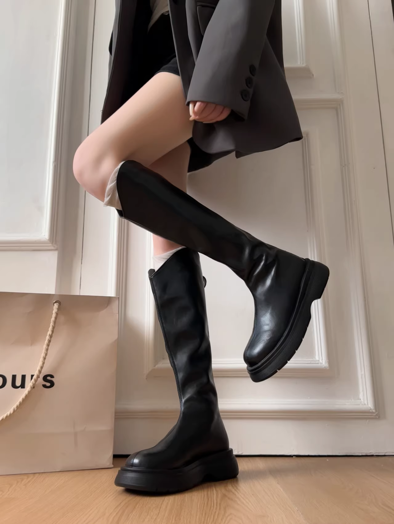 Giày bốt cao quá đầu gối đế dày màu đen dành cho nữ, bốt dài, kiểu thu đông mới 2025, phối cùng váy, tăng chiều cao, thon gọn, kiểu bốt cưỡi ngựa.