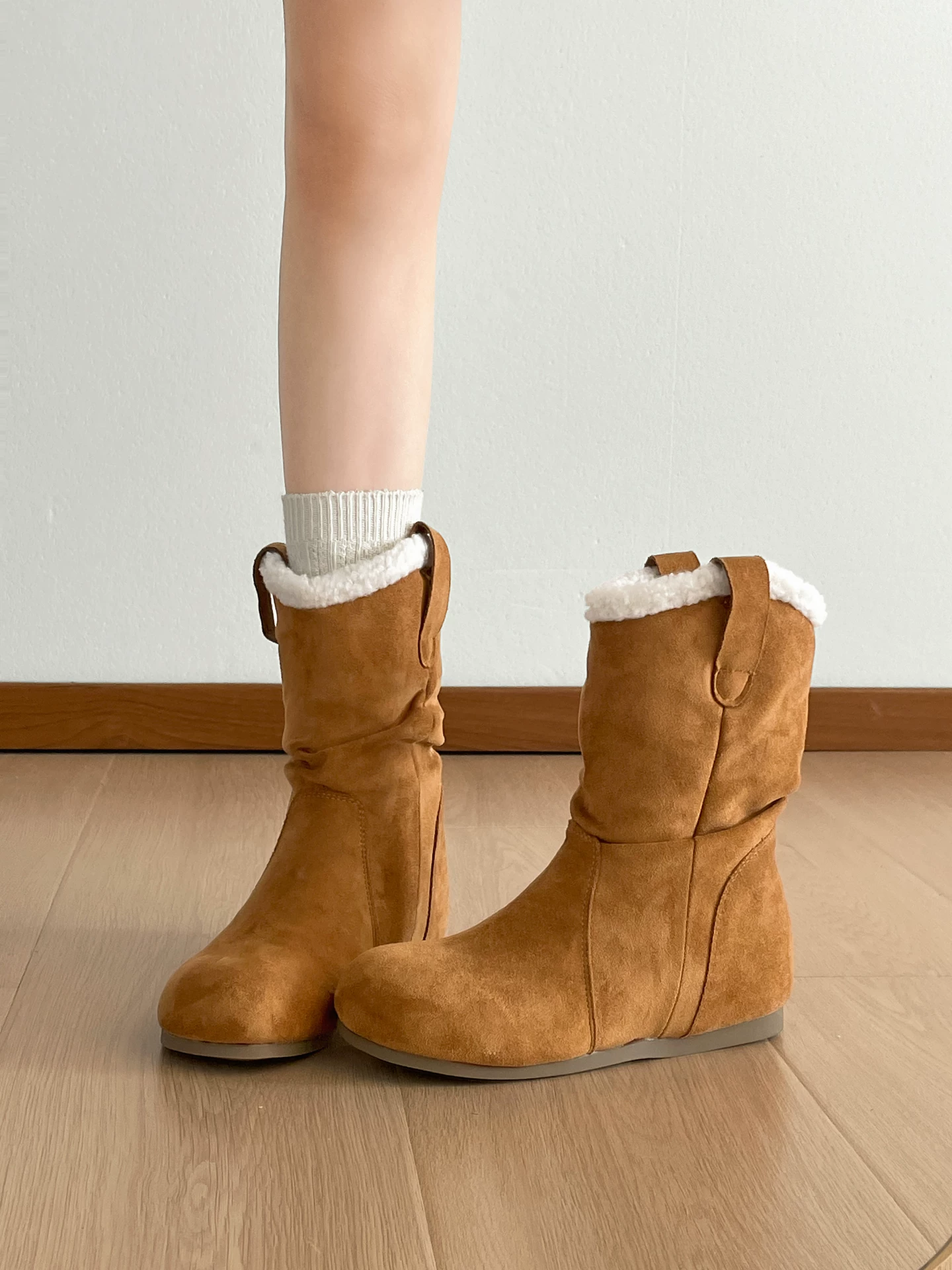 Giày bốt tuyết nữ đế dày lót lông cừu dày dặn kiểu retro mùa đông 2025 mới giữ ấm chống trơn trượt kiểu Birkenstock chất liệu cotton