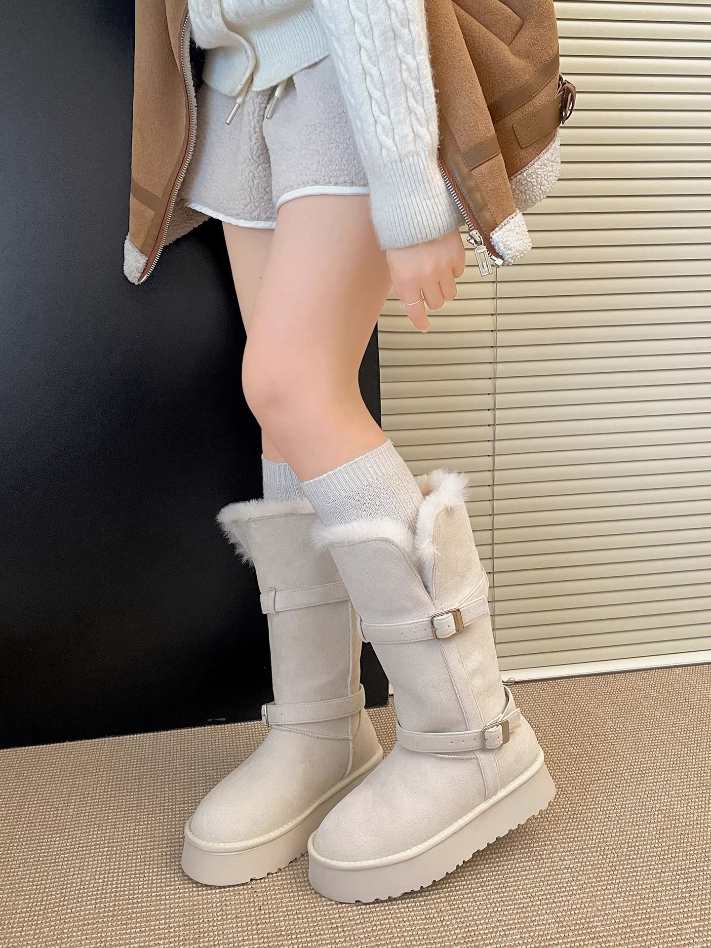 Giày bốt tuyết nữ đế dày lót lông cừu retro mùa đông 2025 mới, giữ ấm vùng Đông Bắc, chất liệu bông lông mềm mại