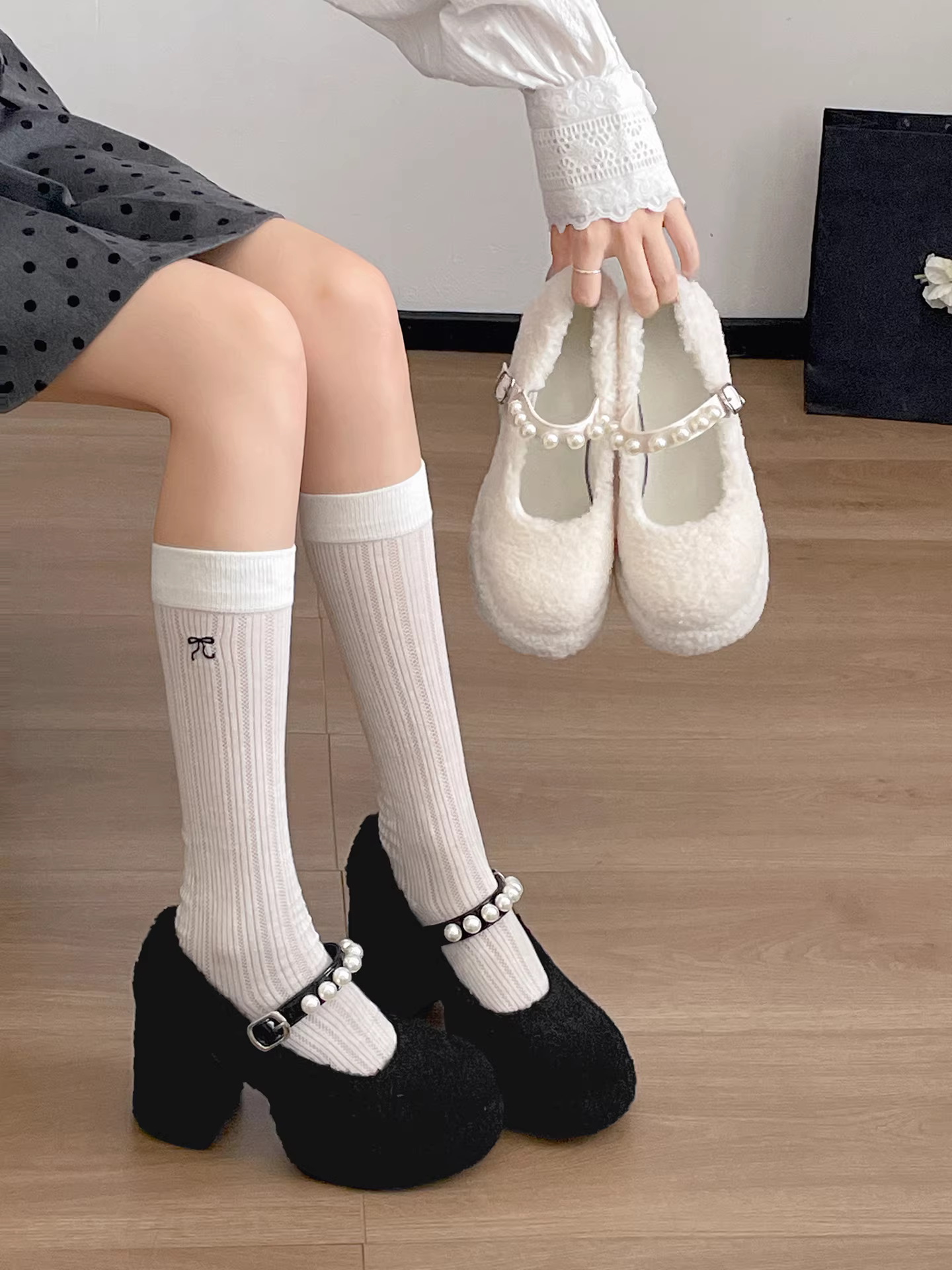 Giày cao gót chunky đế xuồng kiểu Pháp cổ điển màu trắng dành cho nữ, mẫu mới thu đông 2025, tăng chiều cao, kiểu Mary Jane dành cho người nhỏ nhắn