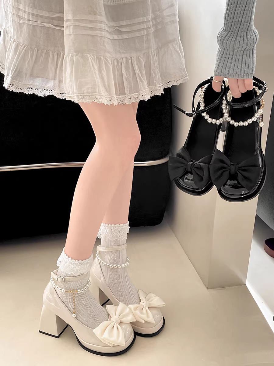 Giày cao gót nữ đế thô kiểu retro màu trắng, kiểu Mary Jane, chất liệu da, mùa thu mới 2025, kiểu Pháp, mũi nông