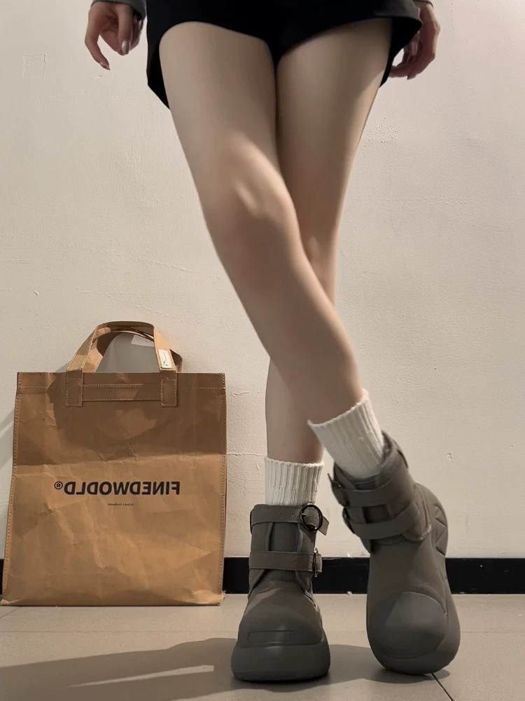 Giày bốt đi tuyết đế dày, lót lông cừu, dày dặn dành cho nữ, giày cotton chống trượt ngoài trời mùa đông mới năm 2025.