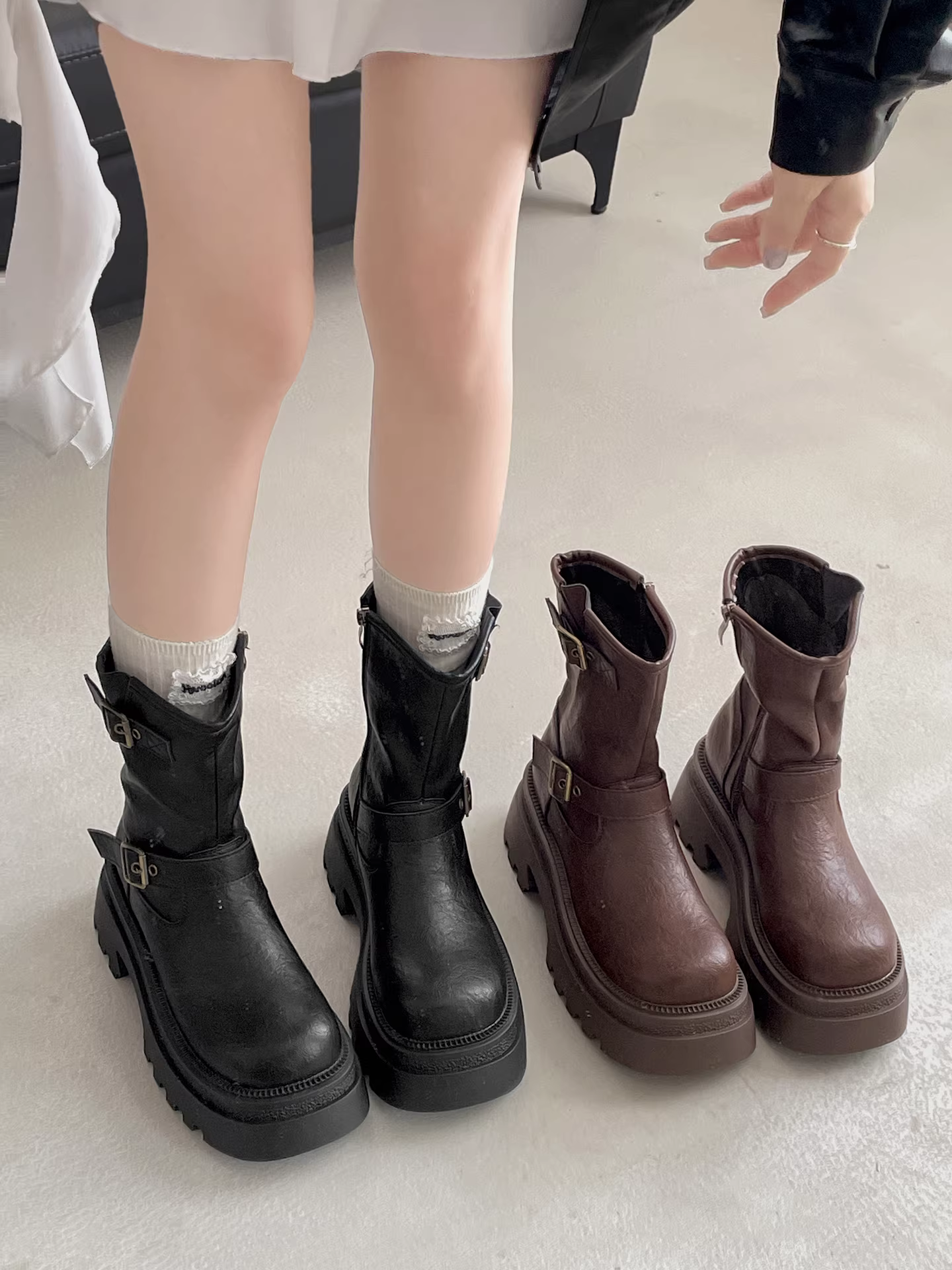 Giày bốt Martin đế dày, gót thô, kiểu Anh đen, đa năng dành cho nữ, mẫu mới thu đông 2025, tăng chiều cao, thon gọn, kiểu retro, cổ ngắn