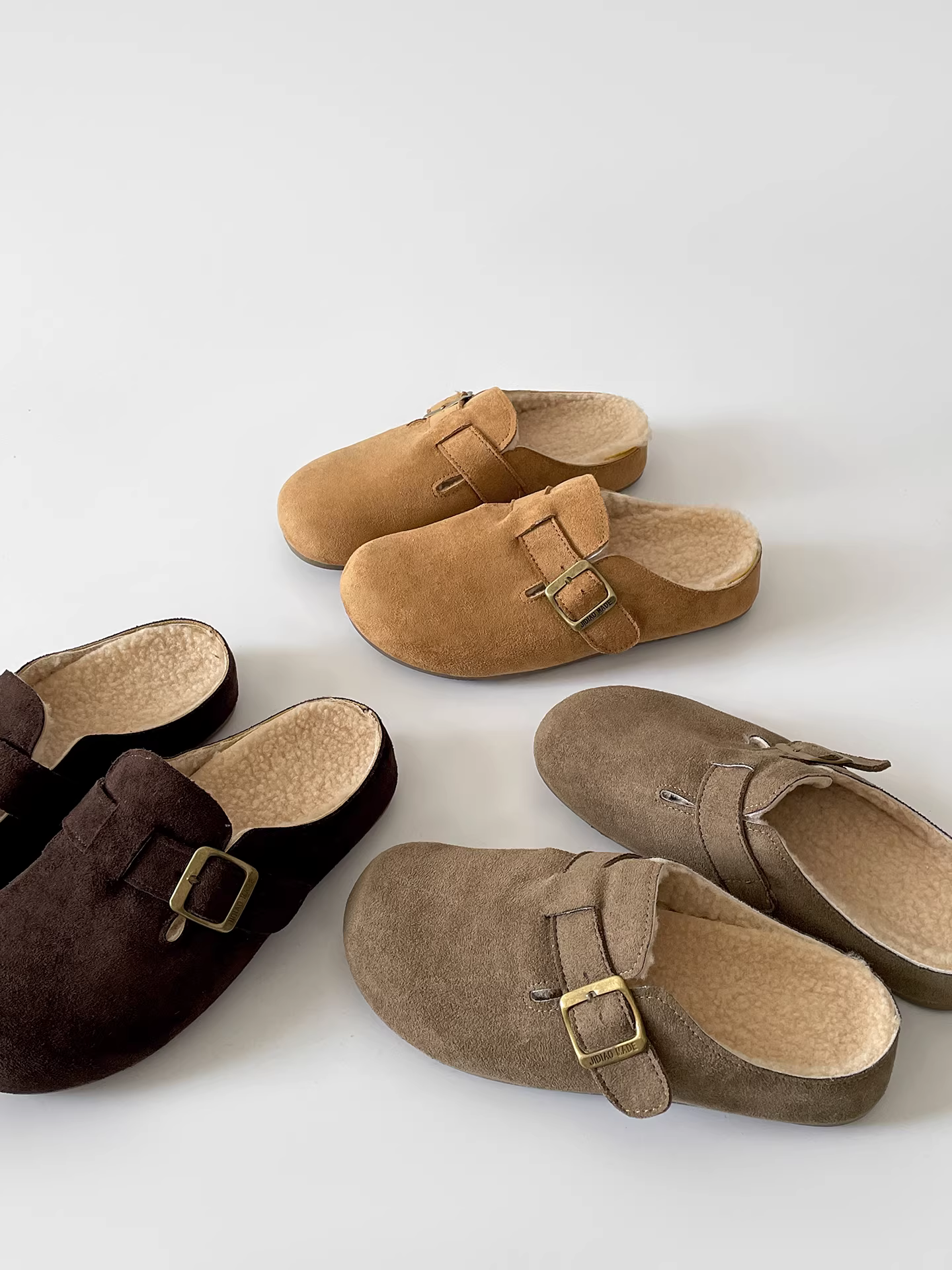 Giày Birkenstock đế dày chống trơn kiểu retro dành cho nữ, mẫu mới mùa đông 2025, tăng chiều cao, lót nhung ấm áp.