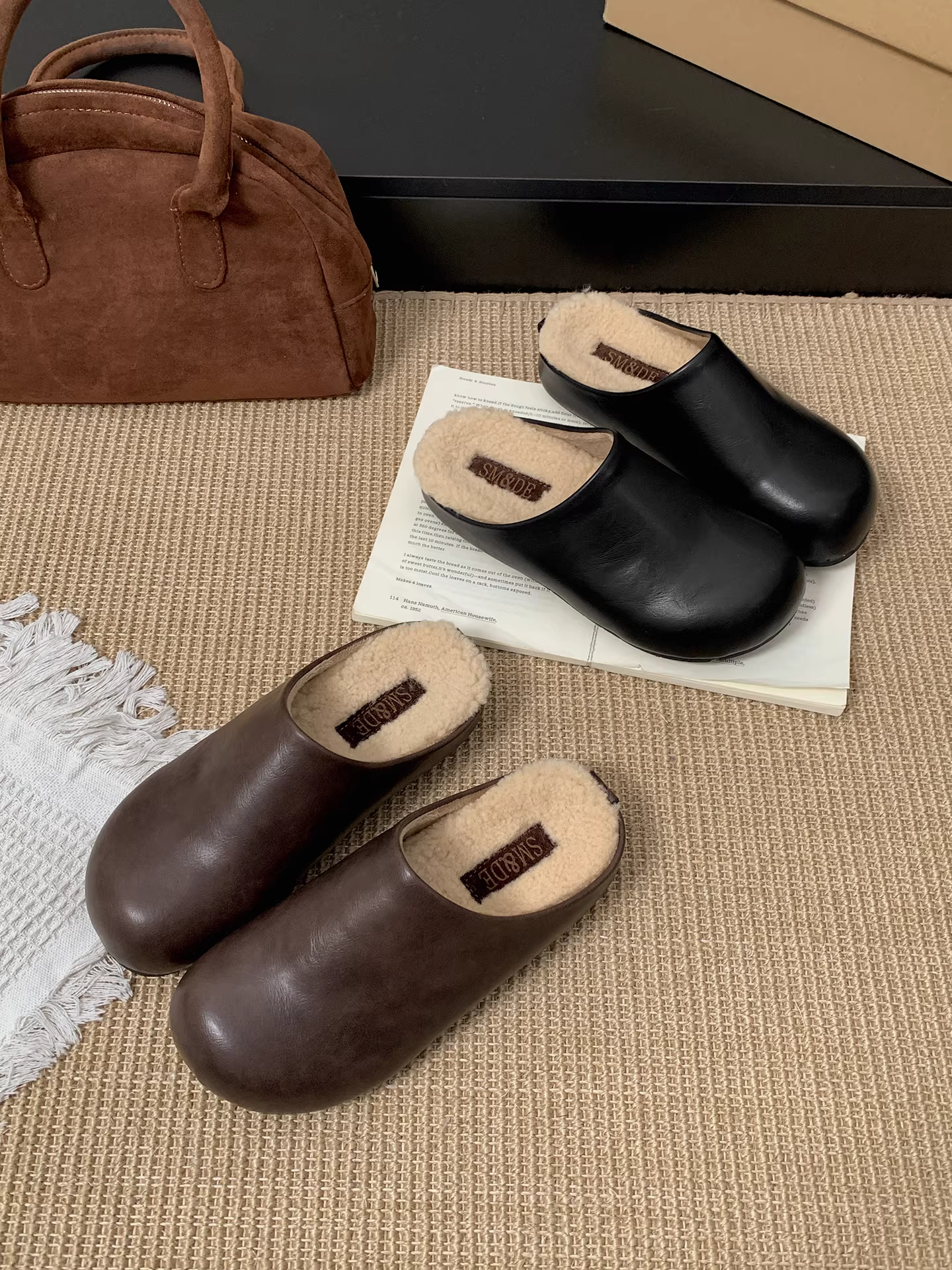 Giày Birkenstock đế dày chống trơn kiểu retro màu đen dành cho nữ, mẫu mới thu đông 2025, tăng chiều cao, đế mềm, đa năng, kiểu kín mũi.