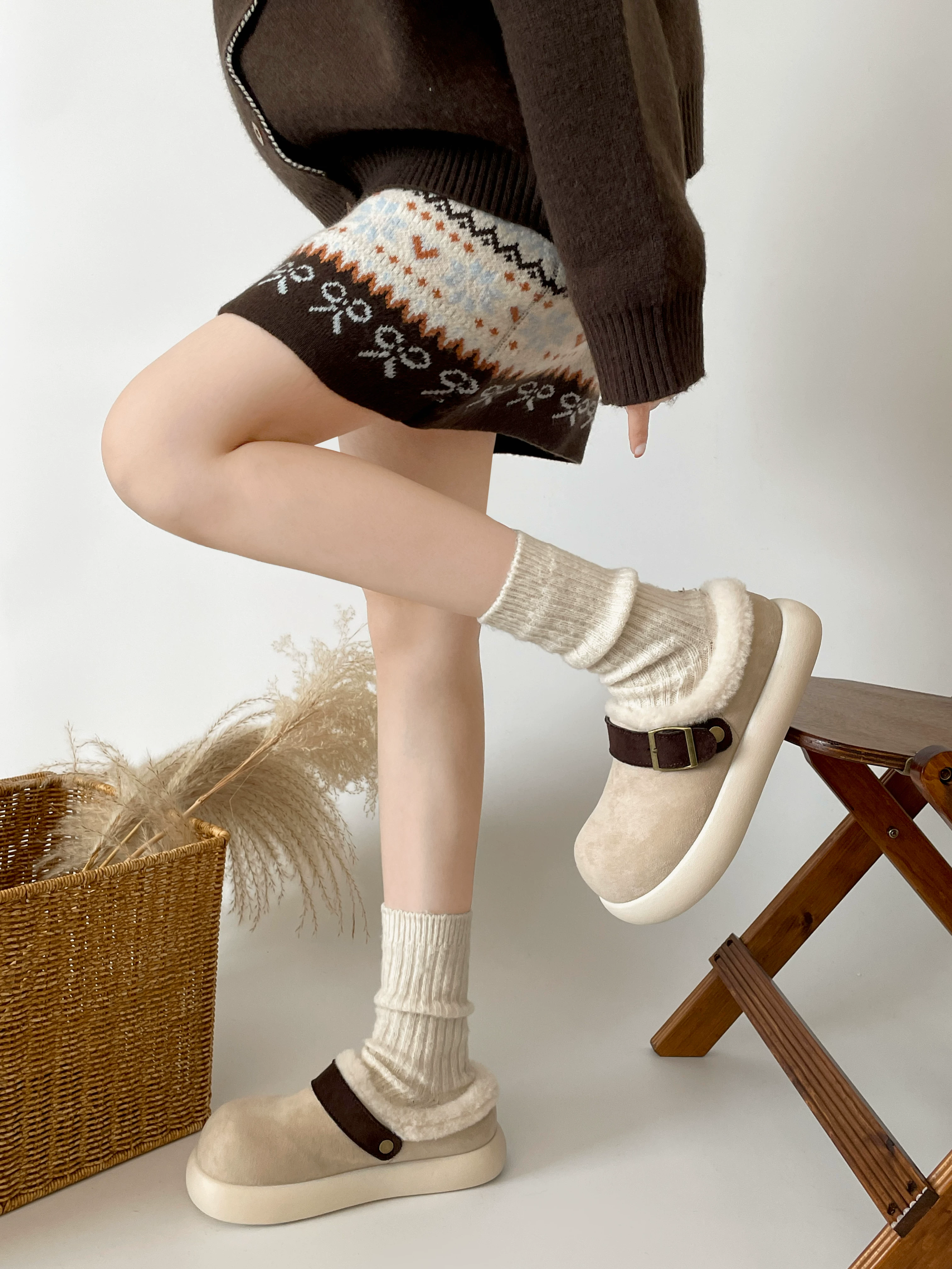 Giày Birkenstock đế dày tăng chiều cao kiểu cổ điển Nam Trung Quốc có lót lông cừu dành cho nữ 2025 Giày cotton dày dặn ấm áp mùa đông mới.