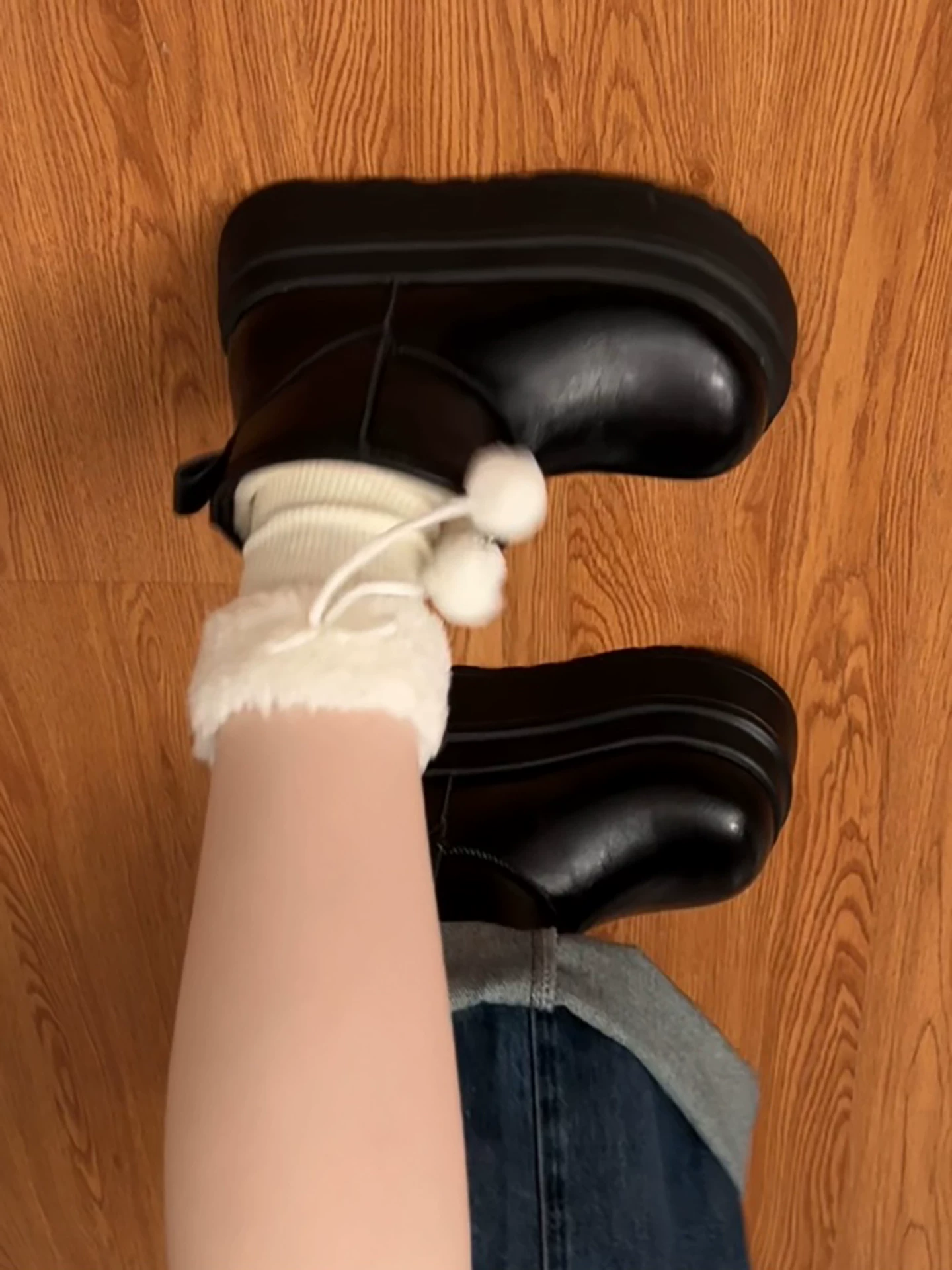 Giày bốt đi tuyết đế dày lót lông cừu màu đen dành cho nữ, mẫu mùa đông mới 2025, giày cotton giữ ấm chống trơn dày dặn kiểu Đông Bắc tăng chiều cao.