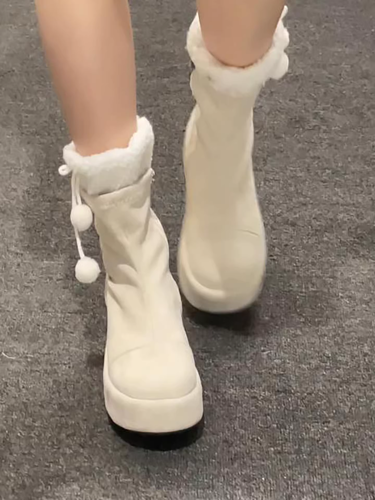 Giày bốt Martin nữ đế dày trắng, tăng chiều cao, kiểu dáng ôm sát, mùa thu đông 2025, đa năng, tôn dáng.