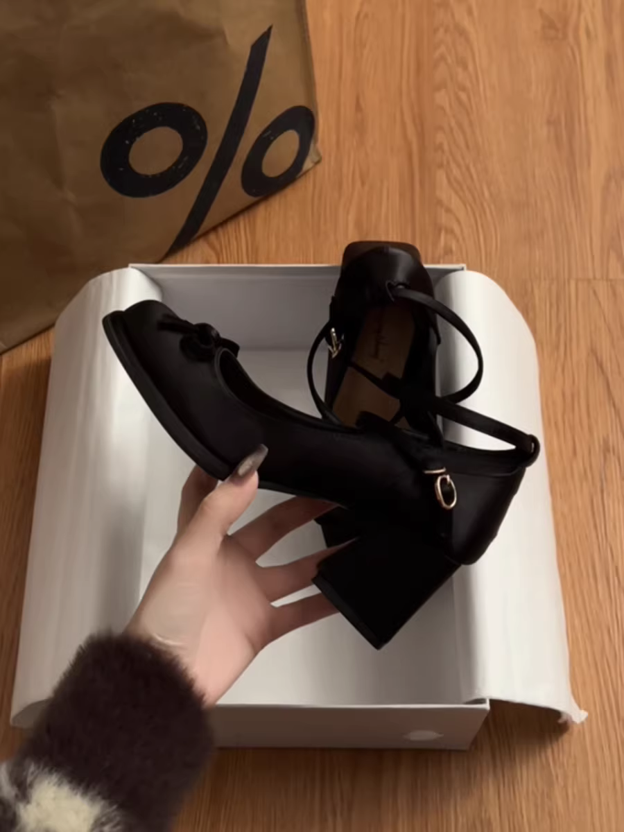 Giày cao gót đế thô miệng nông kiểu Pháp màu đen dành cho nữ, kiểu thu mới 2025, phối cùng chân váy, giày cao gót Mary Jane cổ điển.