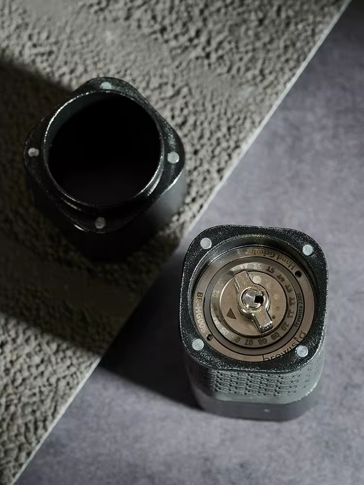 Máy xay cà phê Brewista Meteorite Máy xay cà phê cầm tay bằng tay cầm tay Máy xay cà phê hạt cà phê kiểu Ý hạt dẻ C