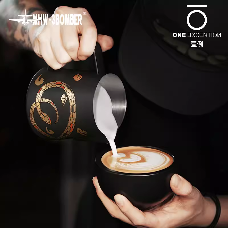 Ly tạo bọt sữa chuyên nghiệp Year of the Snake Limited Edition | Bomber MHW Latte Art Cylinder Turbo, vòi tạo bọt hình cá sấu, ly tạo bọt sữa nổi 5.0