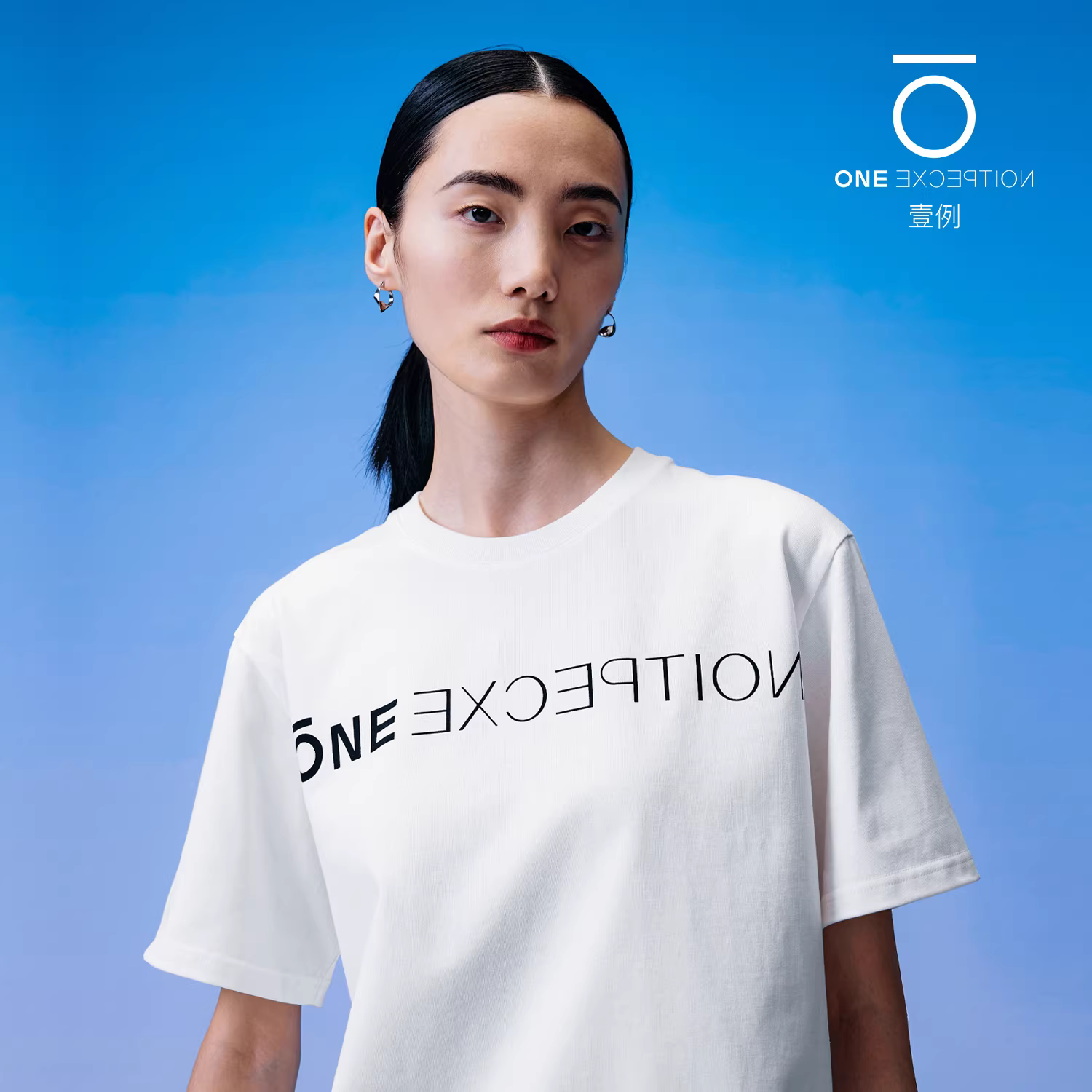 Một ví dụ về áo thun ngắn tay, quần áo phong cách đường phố Mỹ unisex, áo thun thời trang đơn giản giản dị mùa hè hợp thời trang.