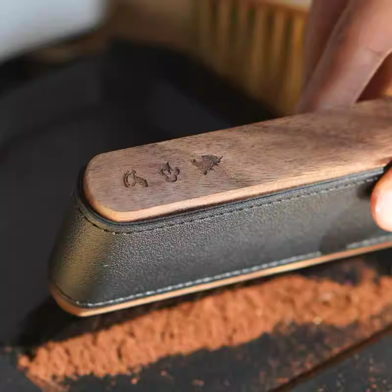 Bàn chải làm sạch bột cà phê Ý bằng gỗ chắc chắn, lông ngựa, có hộp đựng bằng da