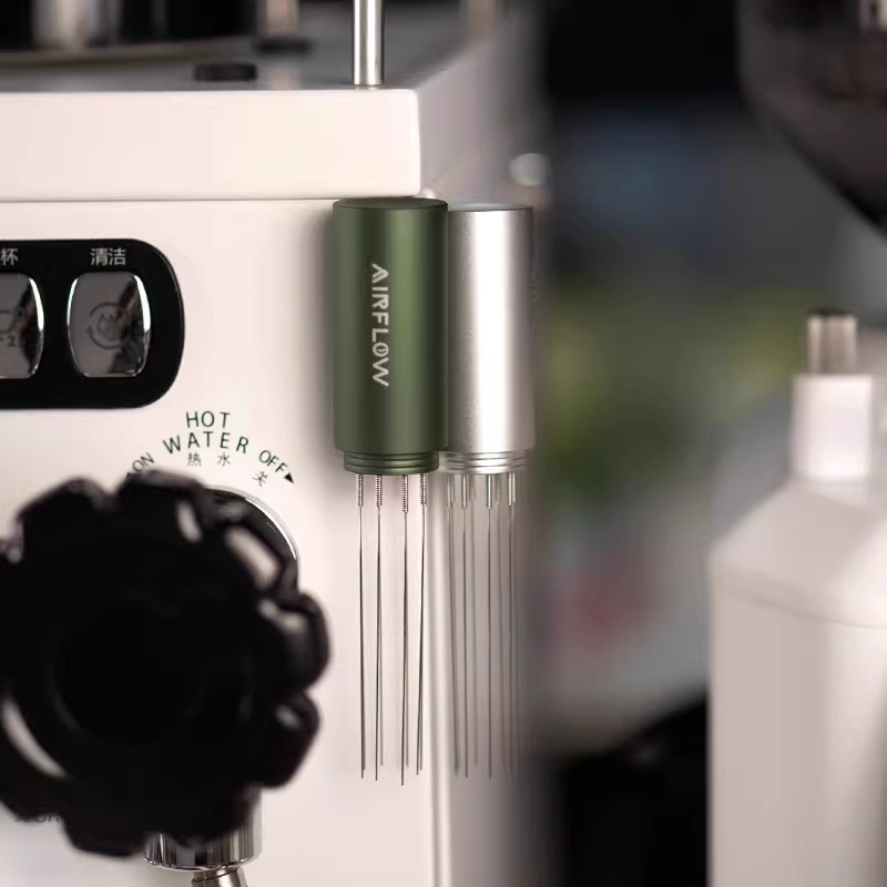 Máy phân phối bột AIRFLOW dành cho cà phê espresso, phân phối bột đều và phá vỡ các cục bột bằng lực hút từ tính.