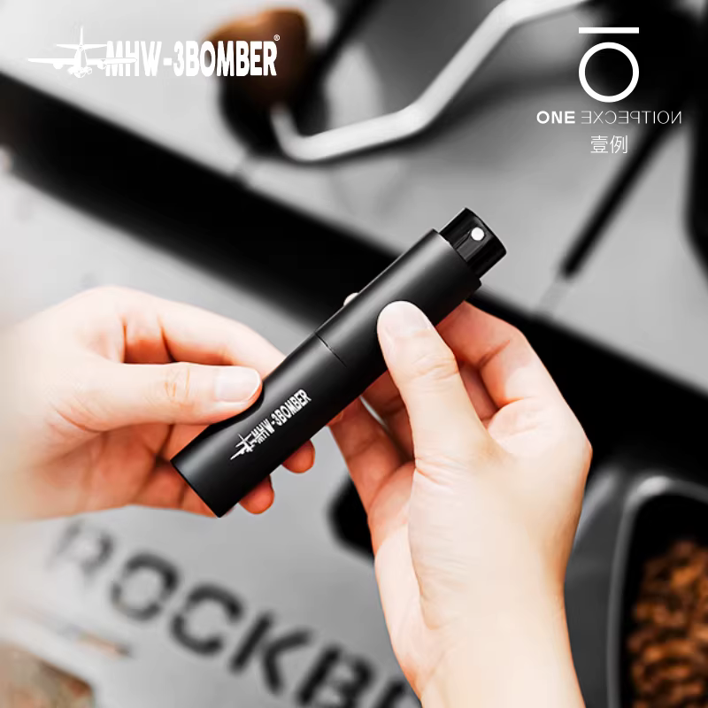 Bình xịt chống tĩnh điện Bomber MHW máy xay cà phê điện cầm tay máy xay cà phê bằng tay bình xịt bột chống tĩnh điện