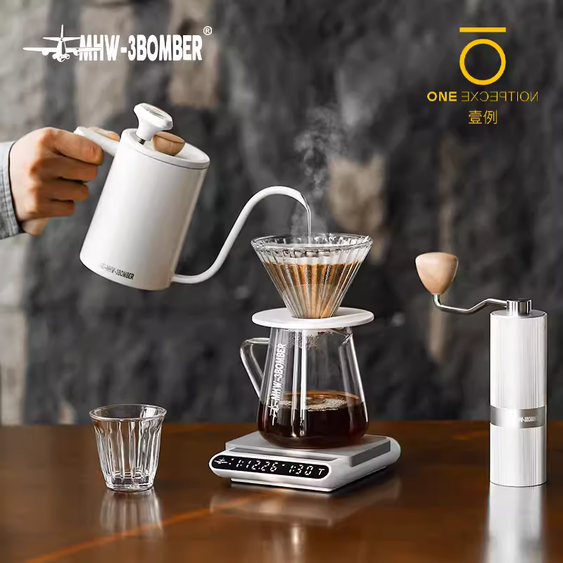 Quà tặng ngày lễ | Bộ pha cà phê gồm máy xay cà phê kiểu bomber MHW, cốc lọc, bình chia cà phê, cân điện tử, bộ dụng cụ pha cà phê pour-over, hộp quà tặng