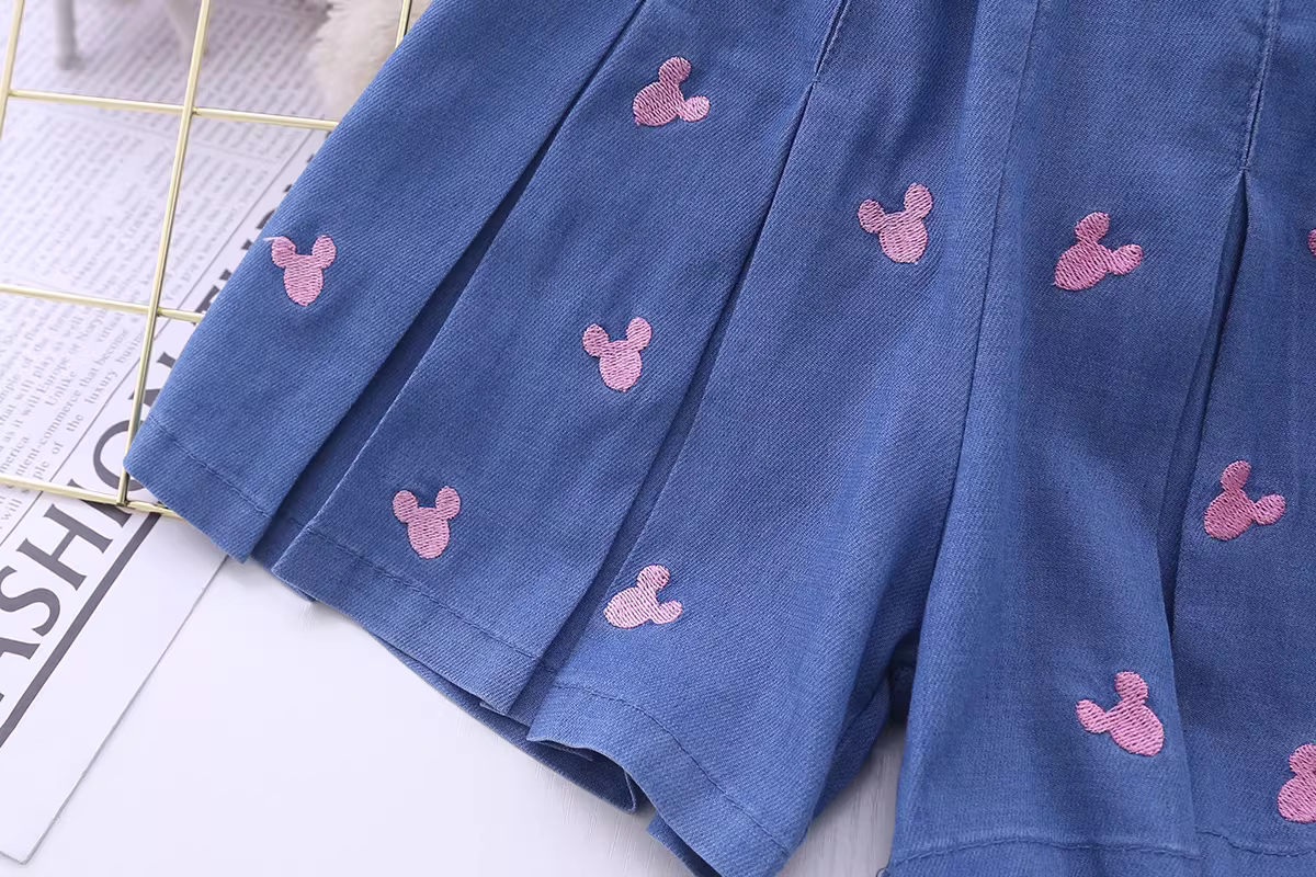 Quần váy denim kiểu Hàn Quốc cho bé gái, kiểu xuân hè 2025, thời trang đa năng, quần short xếp ly mềm mại