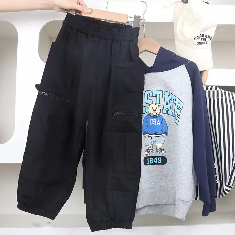 Quần cargo túi lớn cho bé trai, quần cotton dệt thông thường, kiểu dáng xuân thu mới, quần dài rộng rãi cho trẻ lớn, kiểu dáng thời thượng.