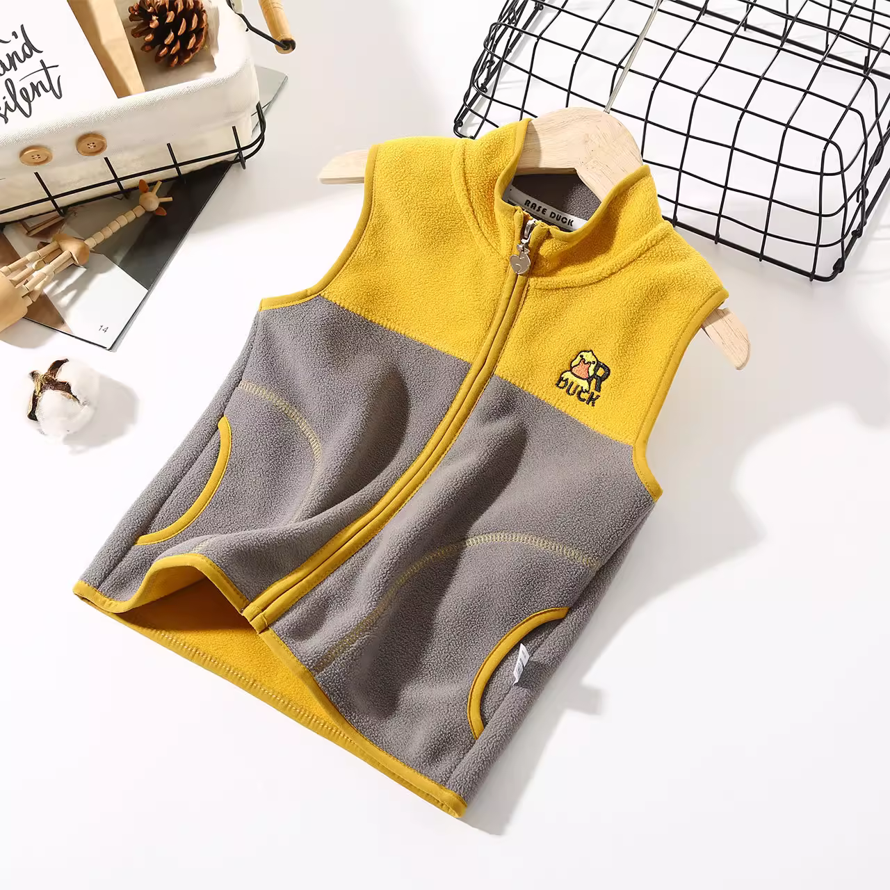 Áo khoác vest nỉ trẻ em thời trang xuân đông 2025, phối màu, bé trai và bé gái, áo khoác ngoài giữ ấm