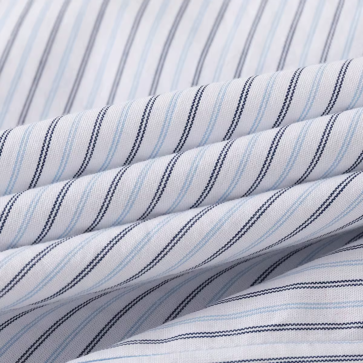 Áo sơ mi ngắn tay bé trai hè 2025 thời trang trẻ em phong cách Hàn Quốc sọc kẻ thời thượng áo sơ mi cổ trụ trẻ em kiểu mỏng