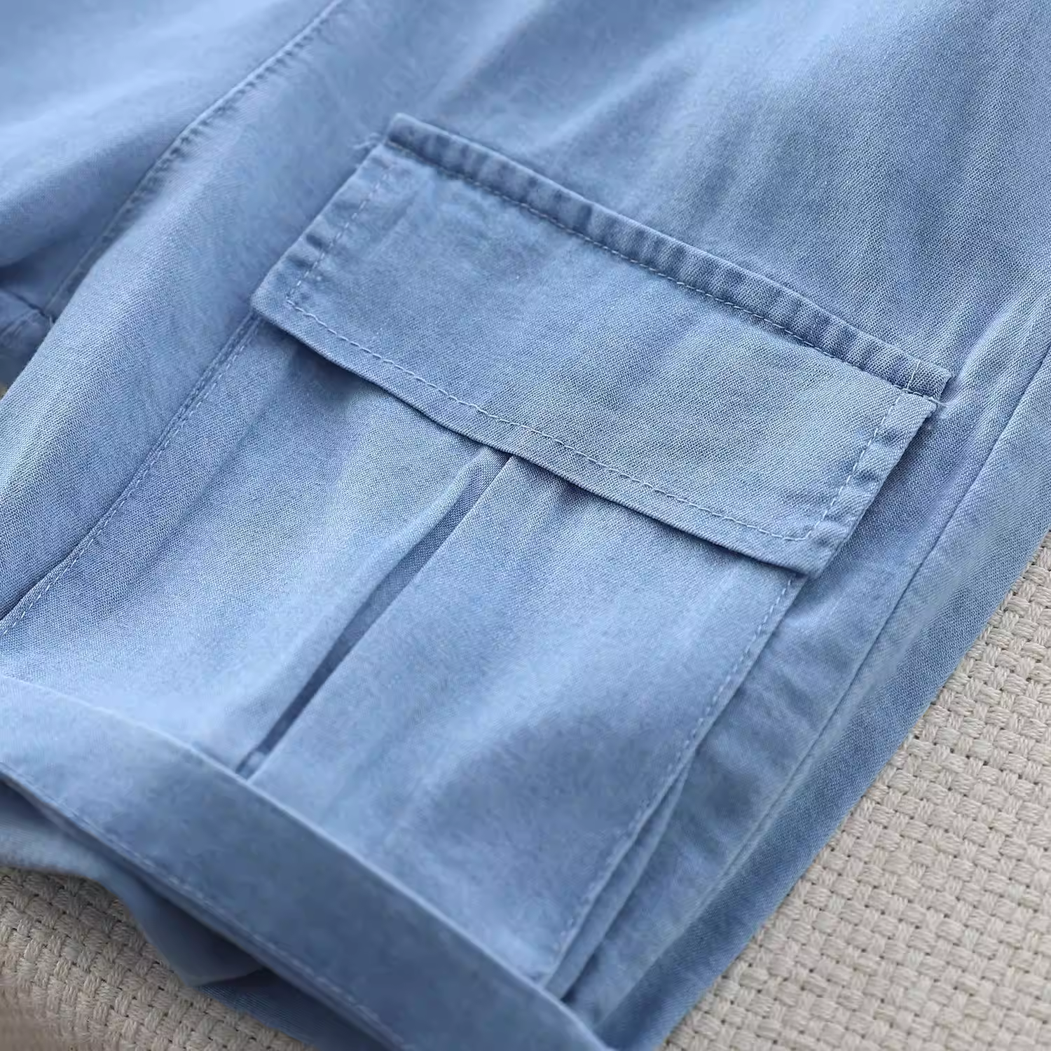 Quần short denim trẻ em hè 2025 kiểu Hàn Quốc mới, quần cargo dài trung bình cho bé trai, chất liệu mỏng, đa năng, thời trang