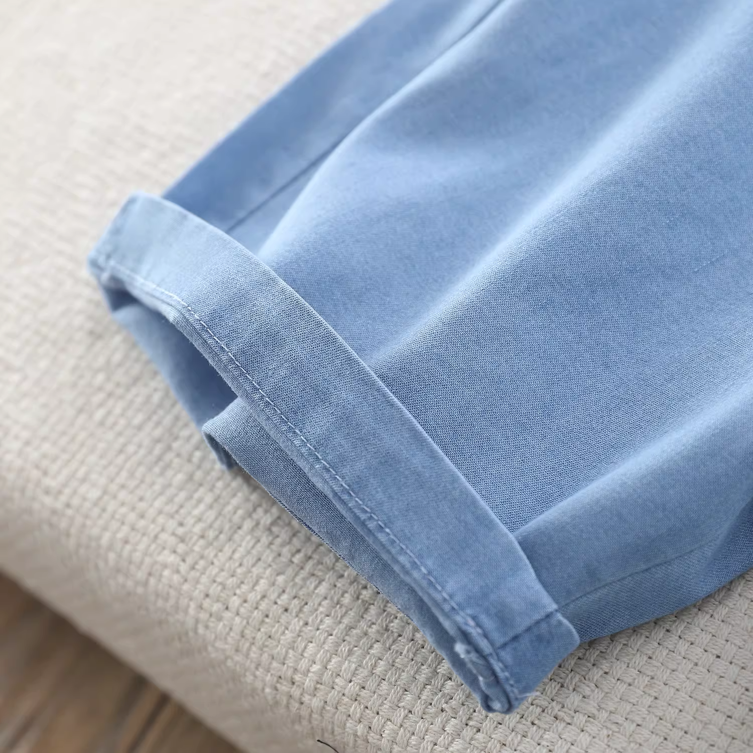 Quần short denim trẻ em hè 2025 kiểu Hàn Quốc mới, quần cargo dài trung bình cho bé trai, chất liệu mỏng, đa năng, thời trang