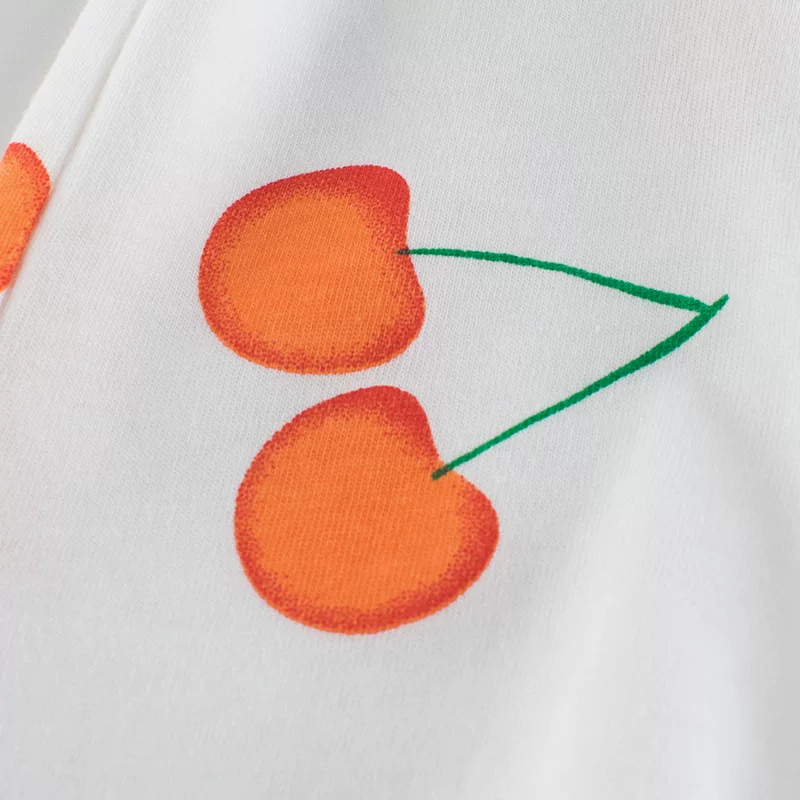 Áo thun cotton 100% tay ngắn mùa hè kiểu Hàn Quốc 2025 dành cho bé gái, áo kiểu tròn cổ in hình cherry toàn thân, thời trang năng động