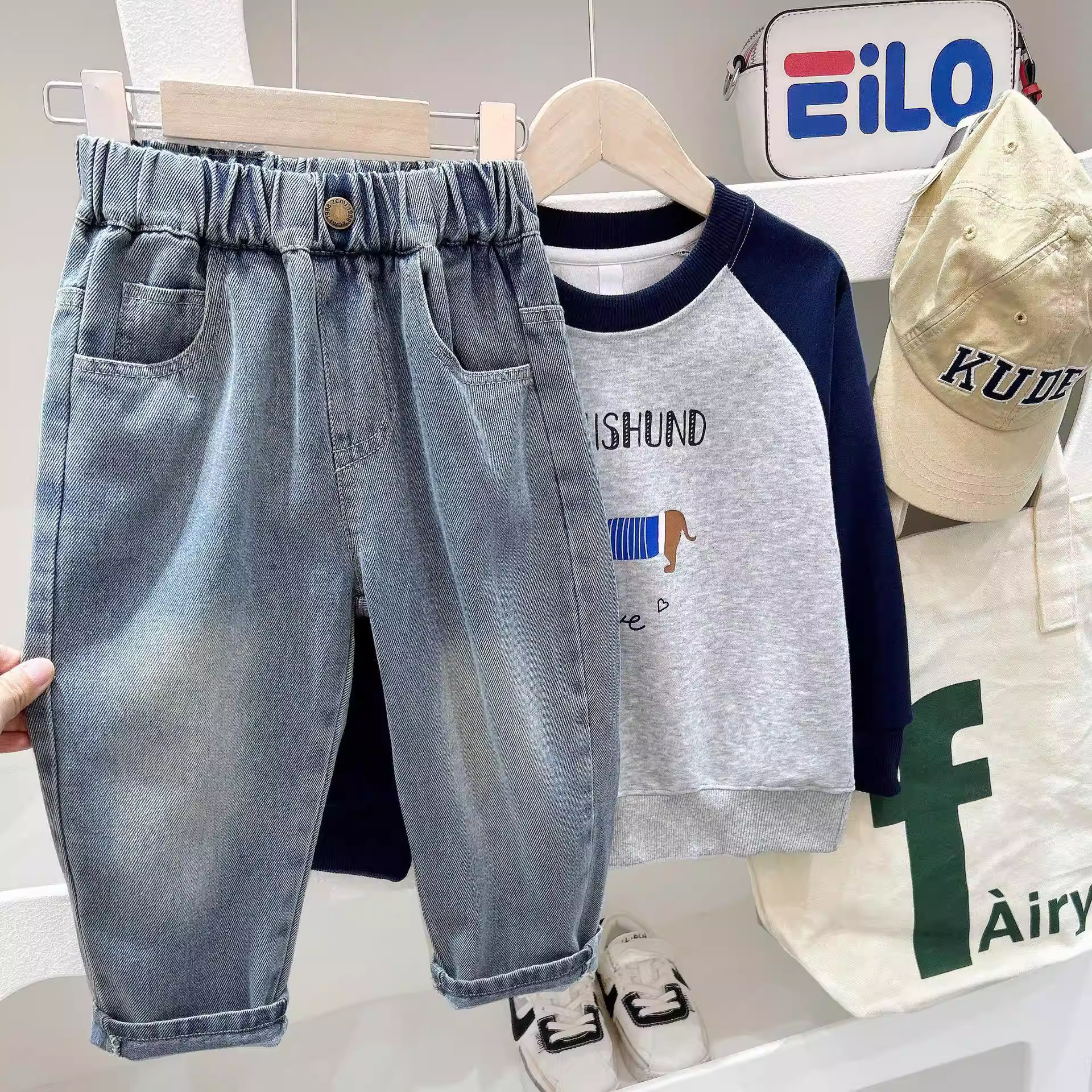 Quần jeans bé trai xuân thu 2025 kiểu mới, quần casual rộng rãi, chất liệu washed, thời trang trẻ em, đa năng, quần dài hợp xu hướng