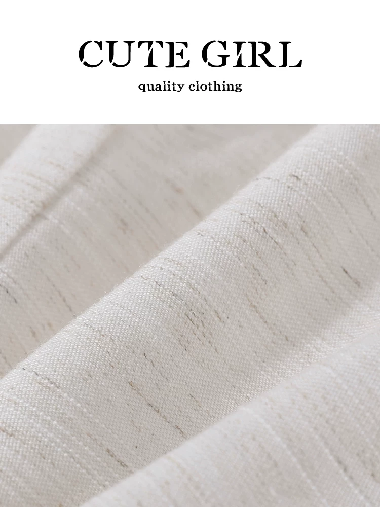 Bộ đồ hai mảnh gồm áo vest không tay kiểu preppy cổ áo hải quân, eo thon, và quần short ống rộng lưng cao dành cho nữ mùa hè