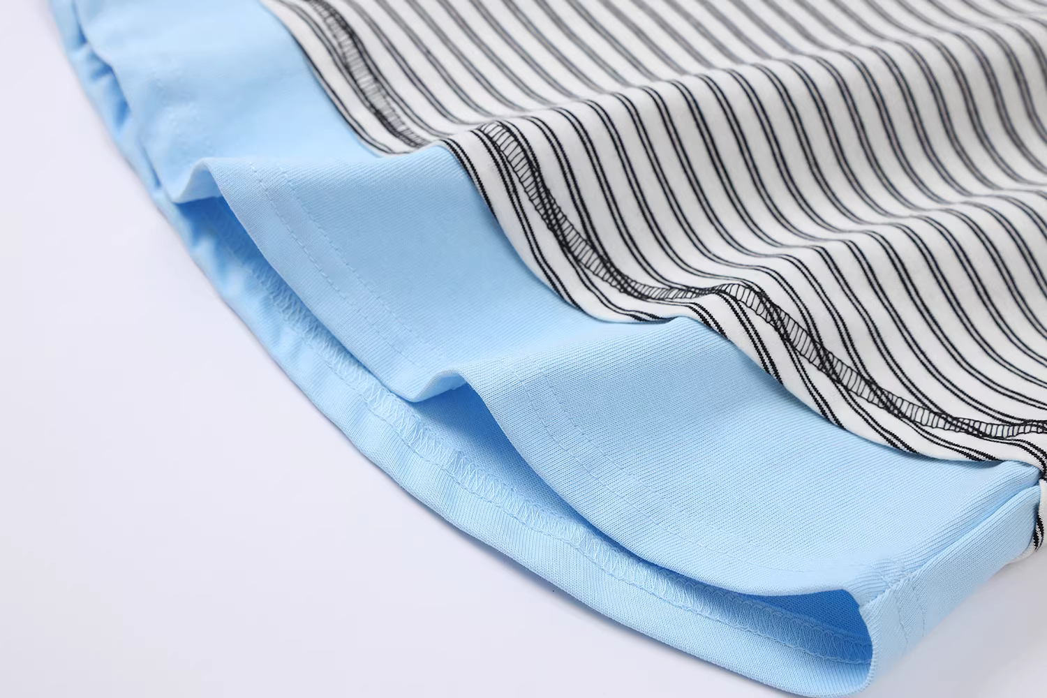 Bộ áo thun hai mảnh nhỏ nhắn dễ thương dành cho nữ, bộ áo và chân váy thời thượng mới mùa thu 2025