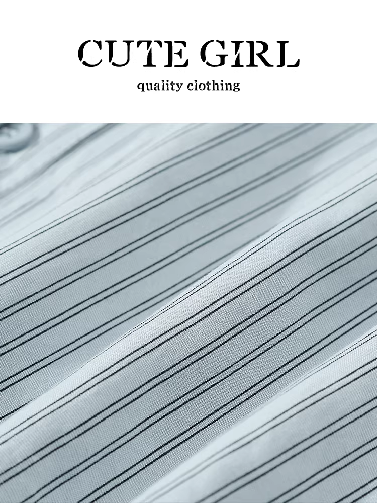 Bộ đồ thu sớm độc đáo và siêu thời trang dành cho nữ, gồm áo sơ mi xanh kèm khăn choàng và quần ống rộng, bộ hai mảnh.